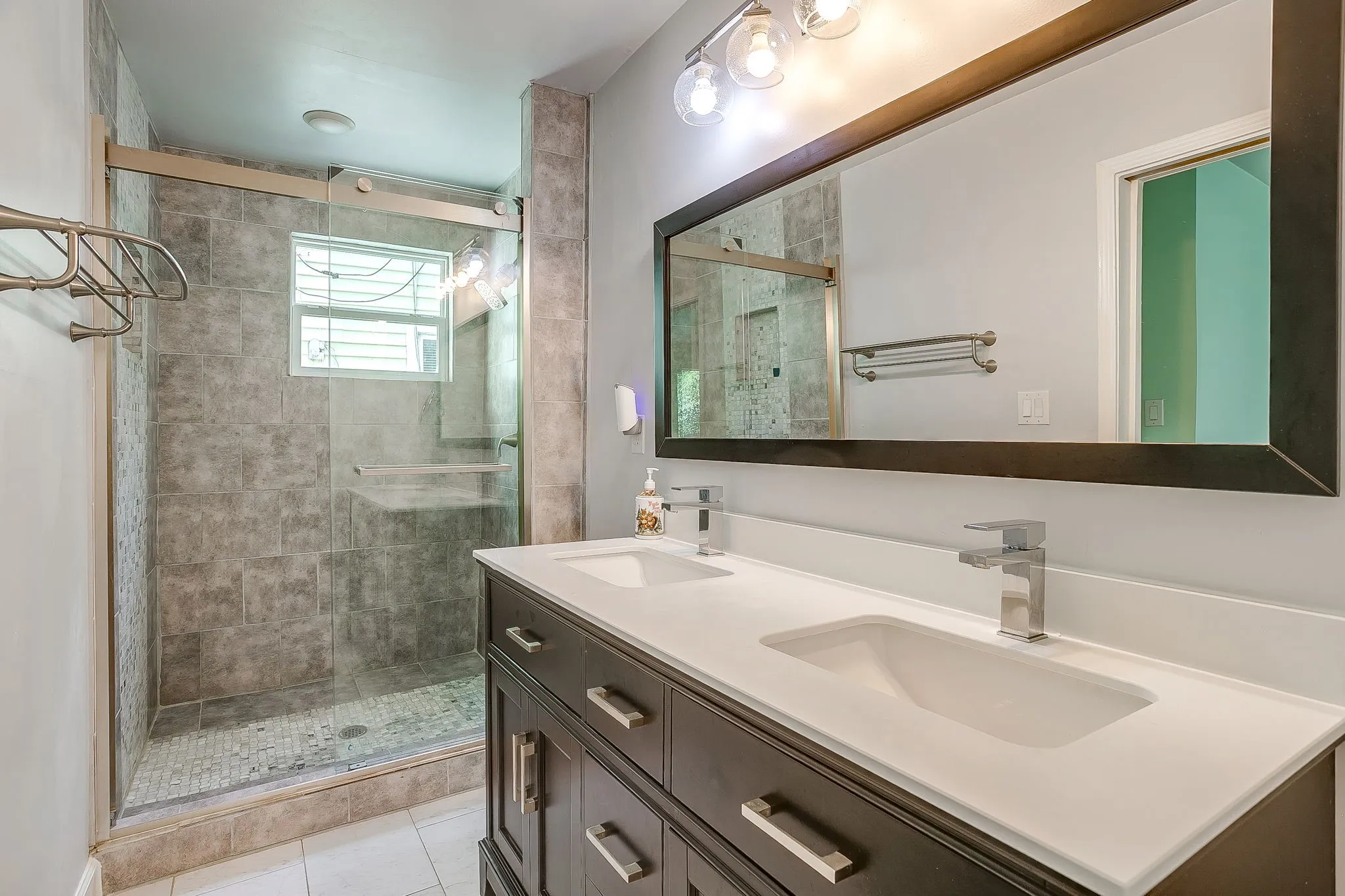 Single Family Residence For Sale in Tarrant County , 5433 Como Drive, Fort Worth, Texas 76107, 3 Bedroom, 2 Bathroom, Garage spaces, 1,254 Sqft, built in 1950, mls#21335978, Real Estate Agent in Fort Worth, Homes For Sale in Tarrant county, Homes For Sale in Fort Worth, Realtor in Fort Worth Texas, Real Estate Brokerage Independent Realty Texas, Luminita Cordes Realtor