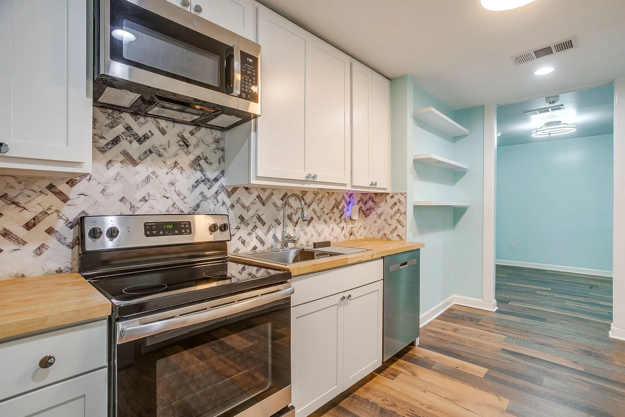 Single Family Residence For Sale in Tarrant County , 5433 Como Drive, Fort Worth, Texas 76107, 3 Bedroom, 2 Bathroom, Garage spaces, 1,254 Sqft, built in 1950, mls#21335978, Real Estate Agent in Fort Worth, Homes For Sale in Tarrant county, Homes For Sale in Fort Worth, Realtor in Fort Worth Texas, Real Estate Brokerage Independent Realty Texas, Luminita Cordes Realtor