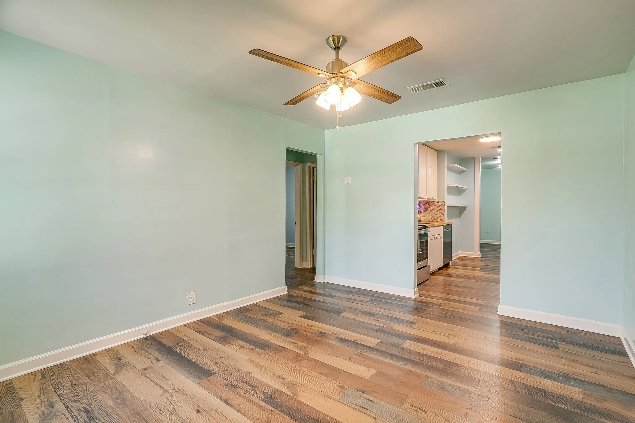 Single Family Residence For Sale in Tarrant County , 5433 Como Drive, Fort Worth, Texas 76107, 3 Bedroom, 2 Bathroom, Garage spaces, 1,254 Sqft, built in 1950, mls#21335978, Real Estate Agent in Fort Worth, Homes For Sale in Tarrant county, Homes For Sale in Fort Worth, Realtor in Fort Worth Texas, Real Estate Brokerage Independent Realty Texas, Luminita Cordes Realtor