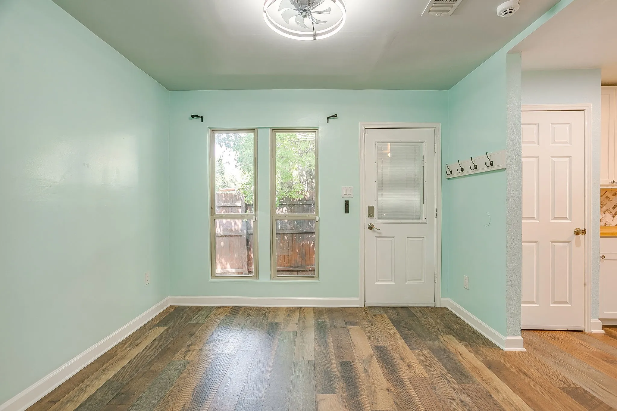 Single Family Residence For Sale in Tarrant County , 5433 Como Drive, Fort Worth, Texas 76107, 3 Bedroom, 2 Bathroom, Garage spaces, 1,254 Sqft, built in 1950, mls#21335978, Real Estate Agent in Fort Worth, Homes For Sale in Tarrant county, Homes For Sale in Fort Worth, Realtor in Fort Worth Texas, Real Estate Brokerage Independent Realty Texas, Luminita Cordes Realtor
