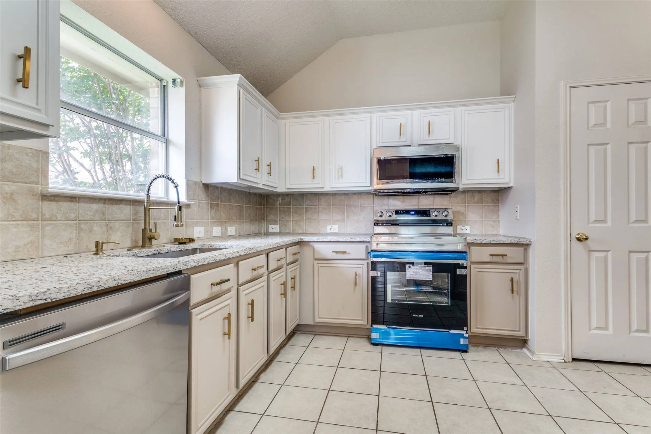Single Family Residence For Rent in Collin County , 7046 Saint Augustine Drive, Frisco, Texas 75033, 4 Bedroom, 2 Bathroom, 2 Garage spaces, 1,995 Sqft, built in 2000, mls#21337244, Real Estate Agent in Frisco, Homes For Rent in Collin county, Homes For Rent in Frisco, Realtor in Frisco Texas, Real Estate Brokerage Independent Realty Texas, Luminita Cordes Realtor