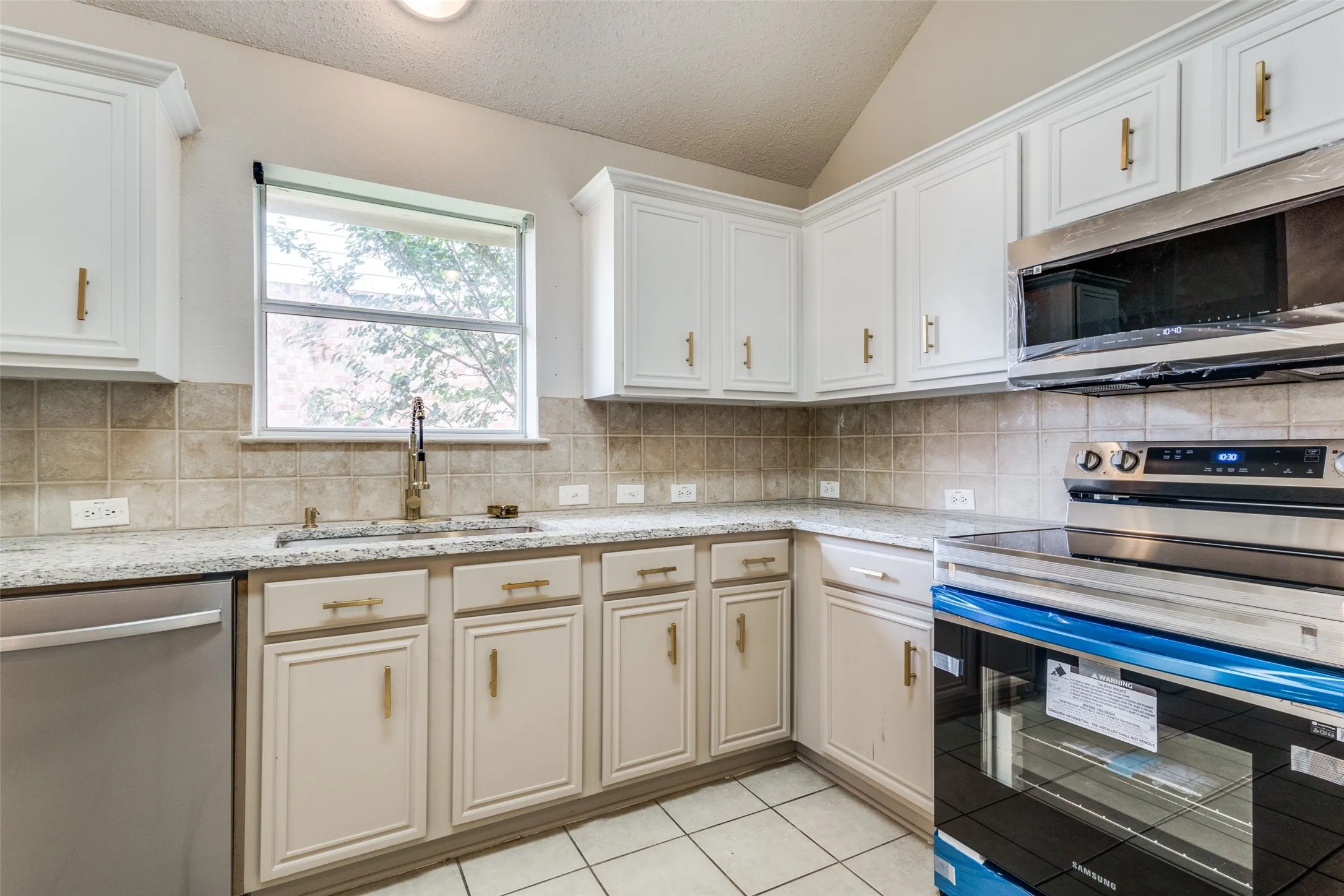 Single Family Residence For Rent in Collin County , 7046 Saint Augustine Drive, Frisco, Texas 75033, 4 Bedroom, 2 Bathroom, 2 Garage spaces, 1,995 Sqft, built in 2000, mls#21337244, Real Estate Agent in Frisco, Homes For Rent in Collin county, Homes For Rent in Frisco, Realtor in Frisco Texas, Real Estate Brokerage Independent Realty Texas, Luminita Cordes Realtor