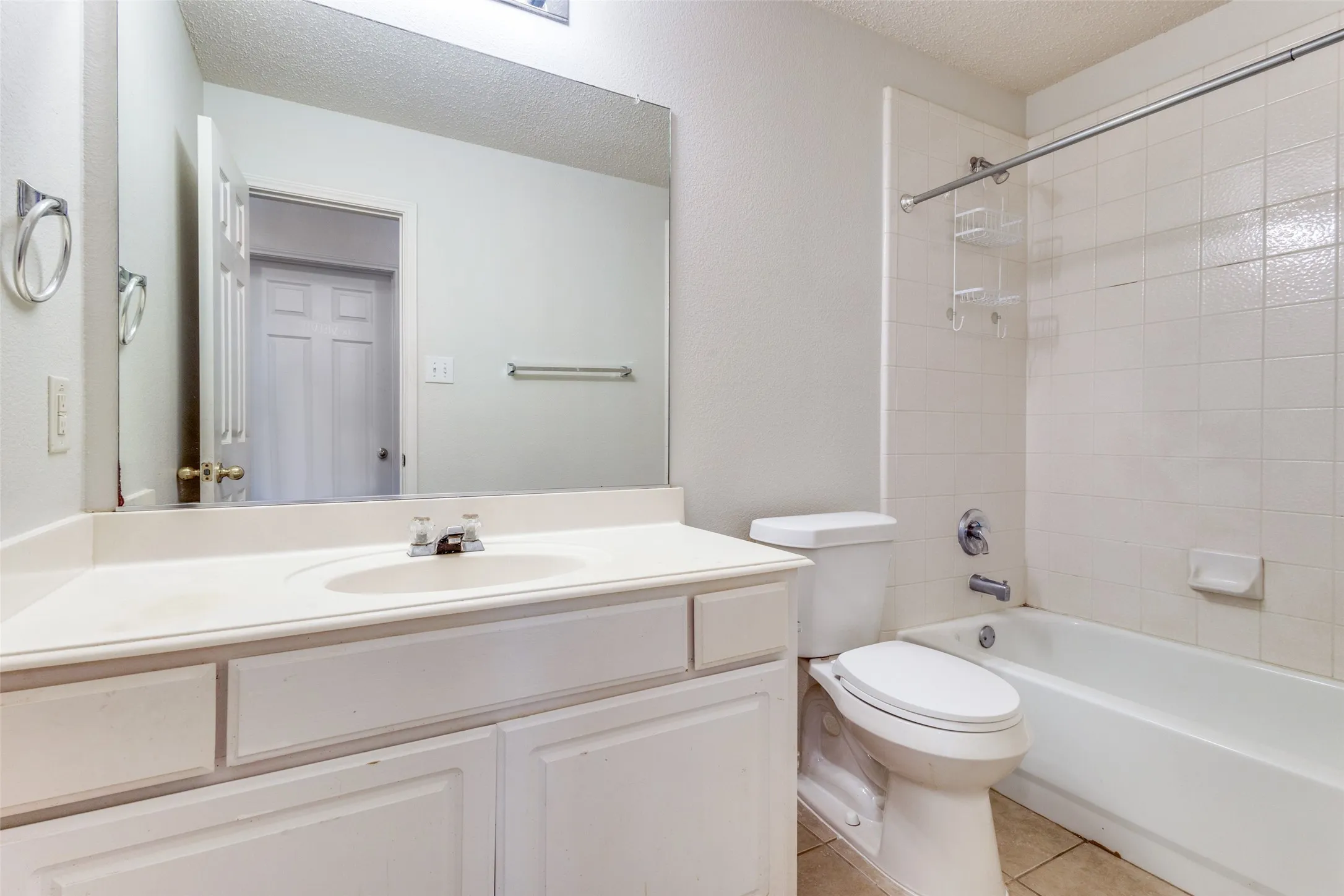 Single Family Residence For Rent in Collin County , 7046 Saint Augustine Drive, Frisco, Texas 75033, 4 Bedroom, 2 Bathroom, 2 Garage spaces, 1,995 Sqft, built in 2000, mls#21337244, Real Estate Agent in Frisco, Homes For Rent in Collin county, Homes For Rent in Frisco, Realtor in Frisco Texas, Real Estate Brokerage Independent Realty Texas, Luminita Cordes Realtor