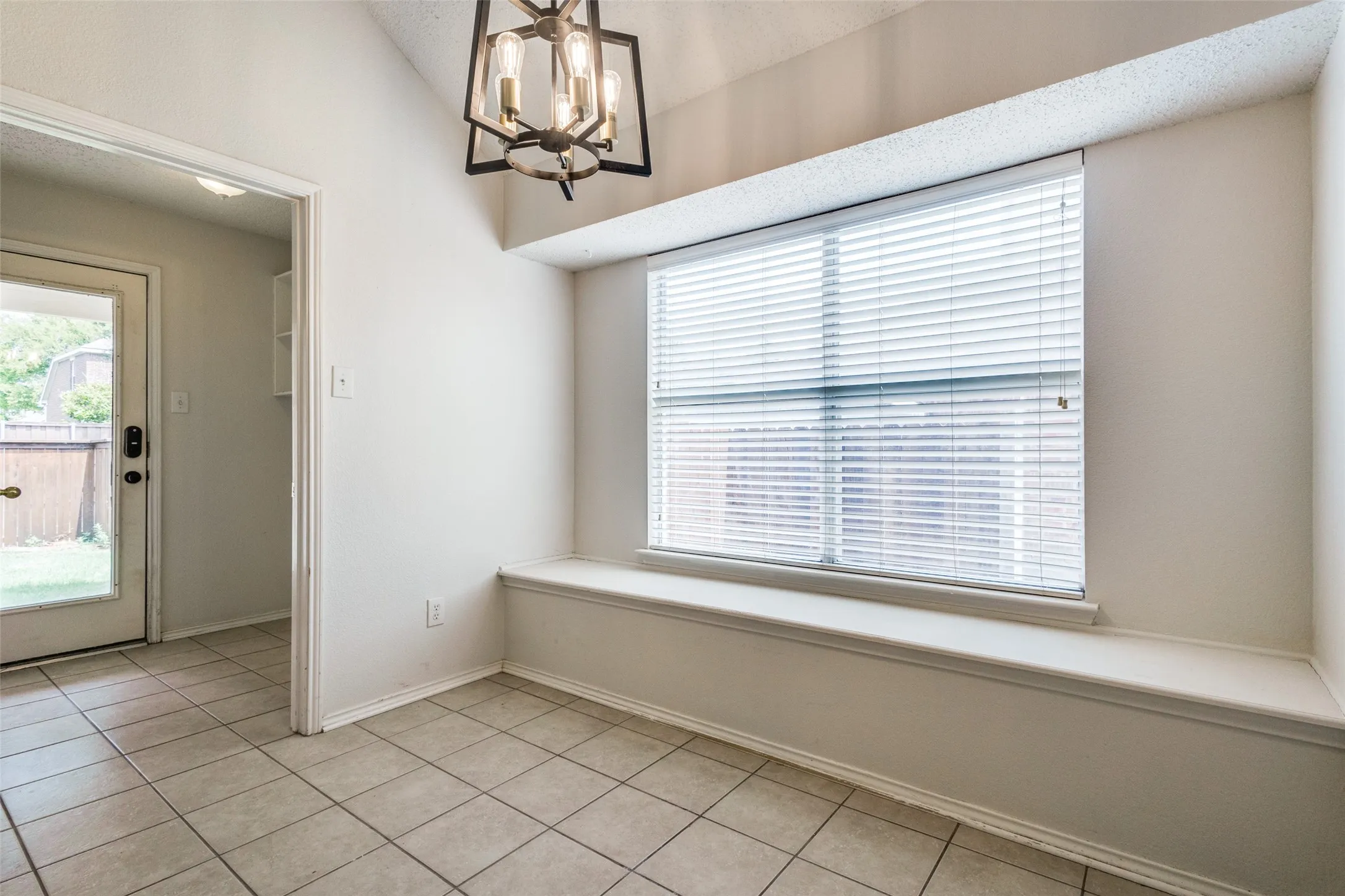 Single Family Residence For Rent in Collin County , 7046 Saint Augustine Drive, Frisco, Texas 75033, 4 Bedroom, 2 Bathroom, 2 Garage spaces, 1,995 Sqft, built in 2000, mls#21337244, Real Estate Agent in Frisco, Homes For Rent in Collin county, Homes For Rent in Frisco, Realtor in Frisco Texas, Real Estate Brokerage Independent Realty Texas, Luminita Cordes Realtor