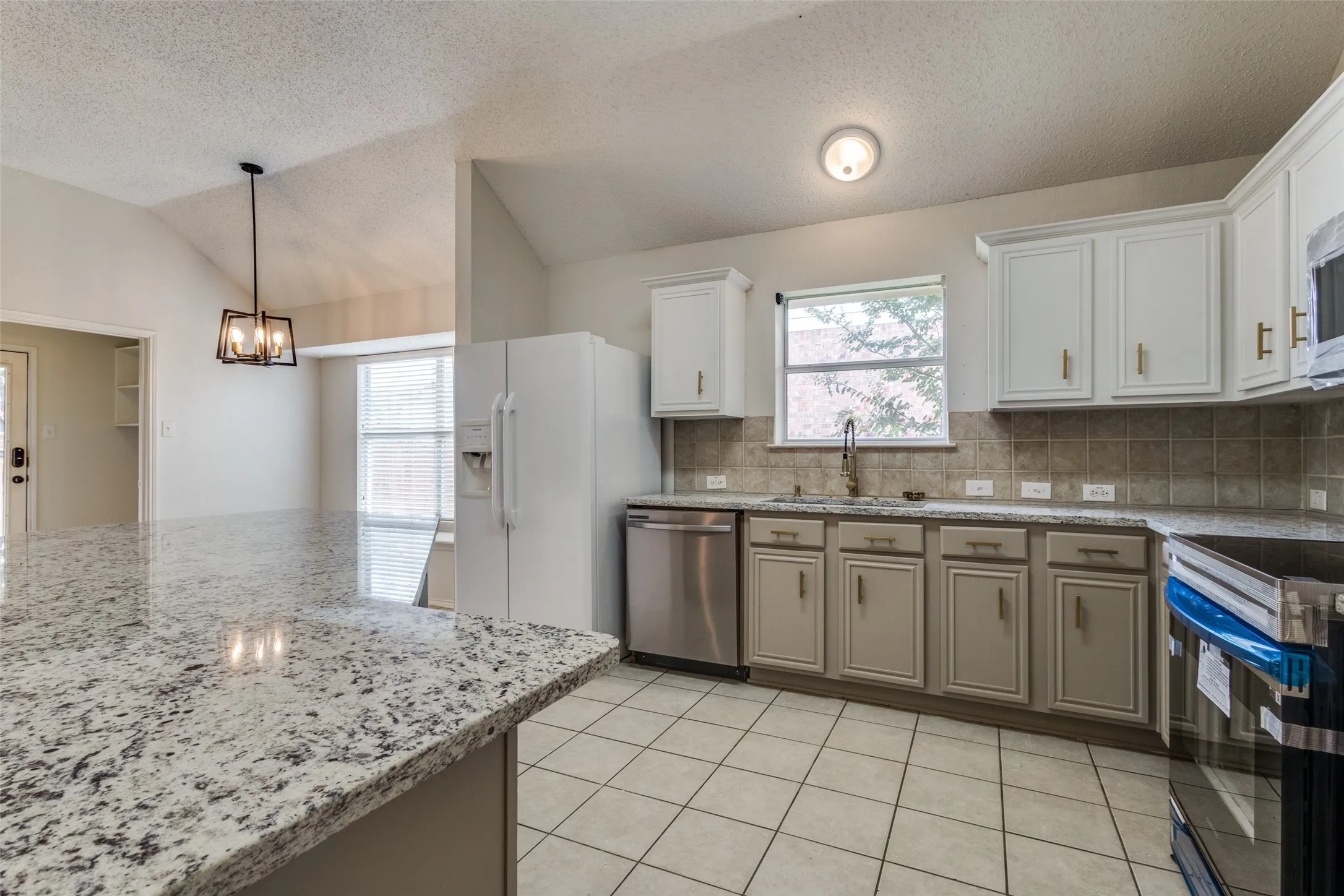 Single Family Residence For Rent in Collin County , 7046 Saint Augustine Drive, Frisco, Texas 75033, 4 Bedroom, 2 Bathroom, 2 Garage spaces, 1,995 Sqft, built in 2000, mls#21337244, Real Estate Agent in Frisco, Homes For Rent in Collin county, Homes For Rent in Frisco, Realtor in Frisco Texas, Real Estate Brokerage Independent Realty Texas, Luminita Cordes Realtor