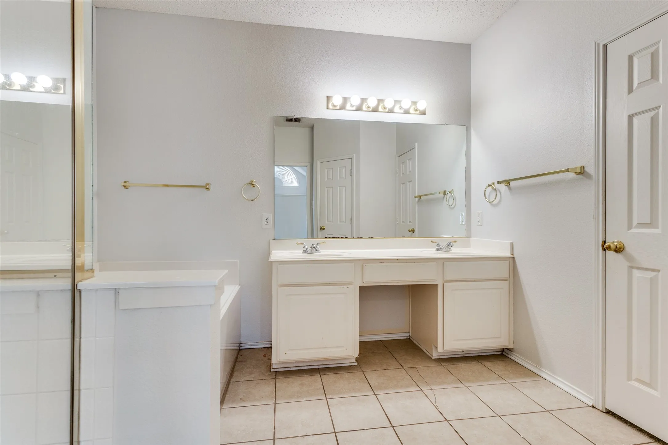 Single Family Residence For Rent in Collin County , 7046 Saint Augustine Drive, Frisco, Texas 75033, 4 Bedroom, 2 Bathroom, 2 Garage spaces, 1,995 Sqft, built in 2000, mls#21337244, Real Estate Agent in Frisco, Homes For Rent in Collin county, Homes For Rent in Frisco, Realtor in Frisco Texas, Real Estate Brokerage Independent Realty Texas, Luminita Cordes Realtor