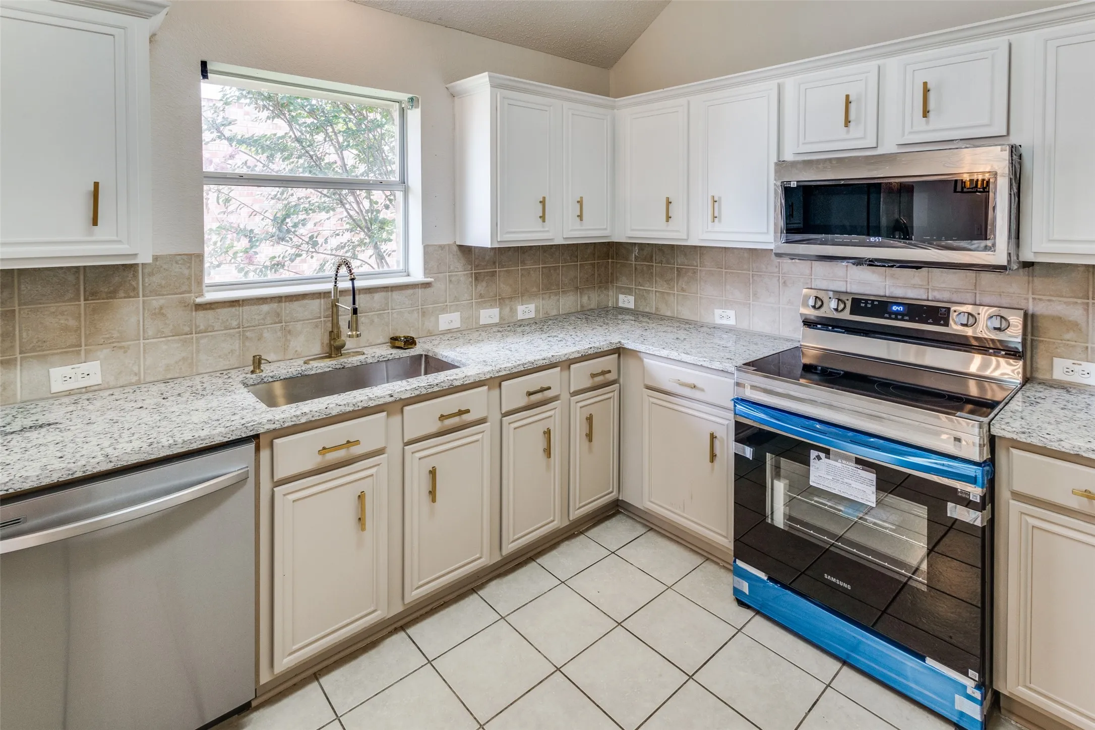 Single Family Residence For Rent in Collin County , 7046 Saint Augustine Drive, Frisco, Texas 75033, 4 Bedroom, 2 Bathroom, 2 Garage spaces, 1,995 Sqft, built in 2000, mls#21337244, Real Estate Agent in Frisco, Homes For Rent in Collin county, Homes For Rent in Frisco, Realtor in Frisco Texas, Real Estate Brokerage Independent Realty Texas, Luminita Cordes Realtor