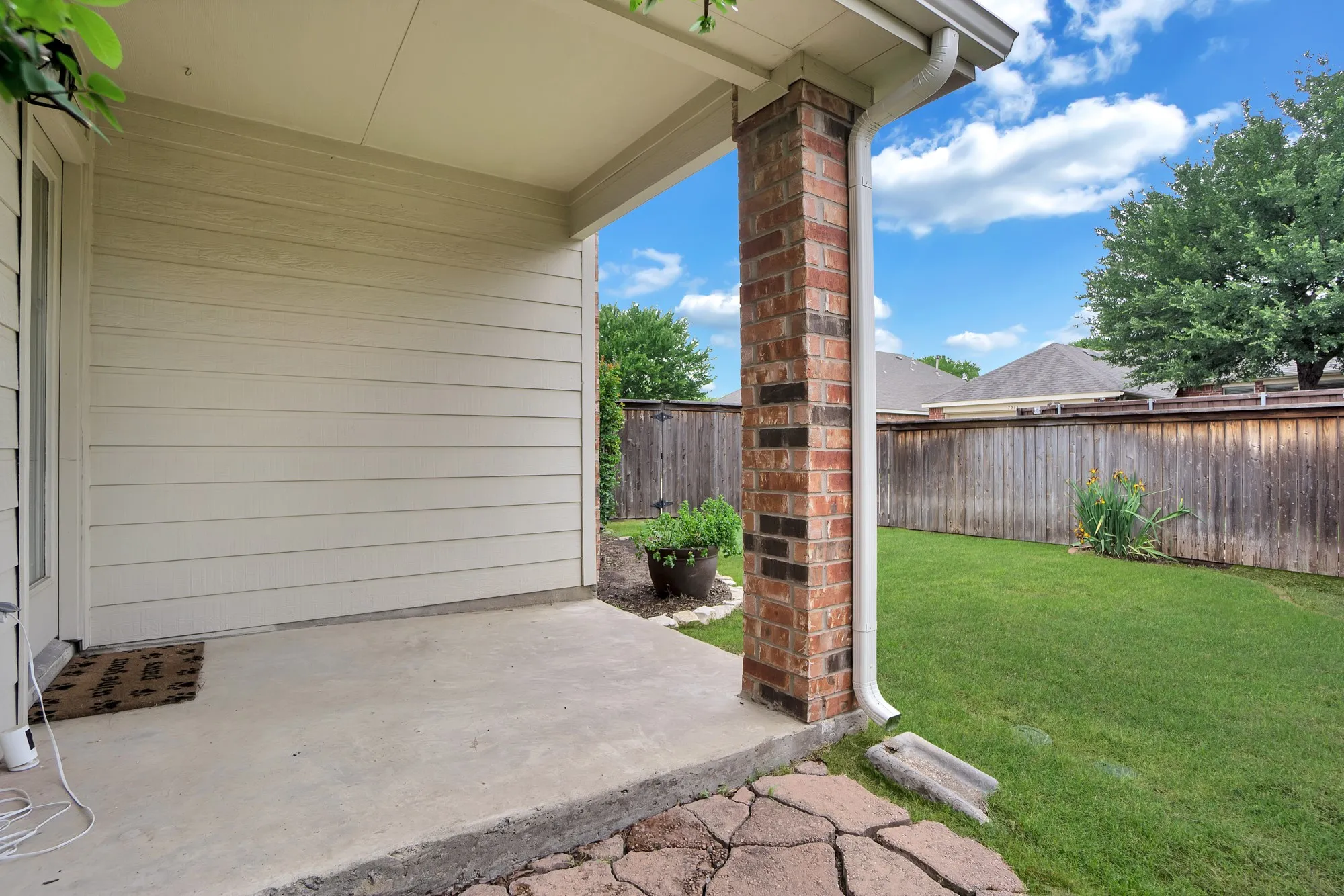 Single Family Residence For Rent in Collin County , 7046 Saint Augustine Drive, Frisco, Texas 75033, 4 Bedroom, 2 Bathroom, 2 Garage spaces, 1,995 Sqft, built in 2000, mls#21337244, Real Estate Agent in Frisco, Homes For Rent in Collin county, Homes For Rent in Frisco, Realtor in Frisco Texas, Real Estate Brokerage Independent Realty Texas, Luminita Cordes Realtor