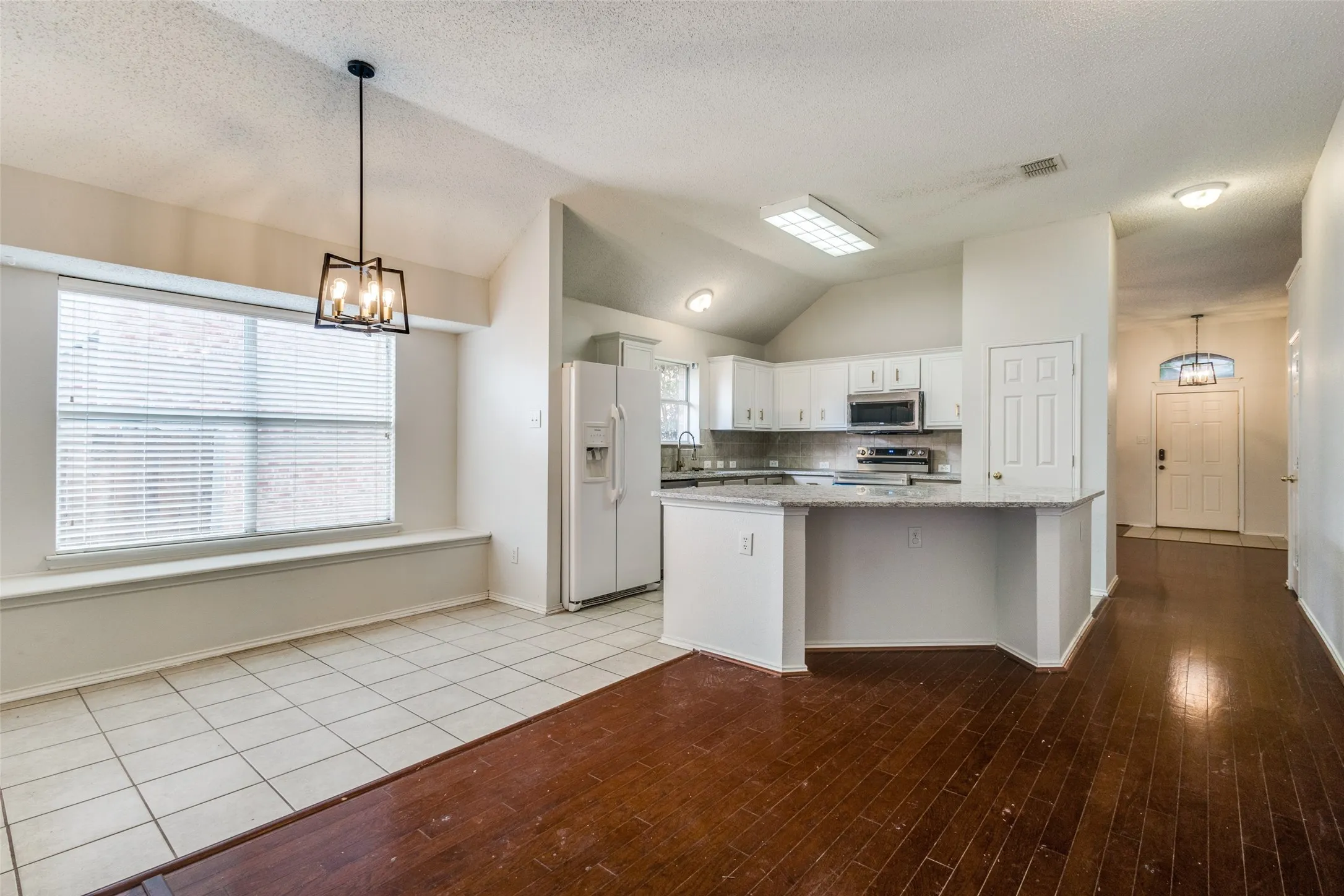 Single Family Residence For Rent in Collin County , 7046 Saint Augustine Drive, Frisco, Texas 75033, 4 Bedroom, 2 Bathroom, 2 Garage spaces, 1,995 Sqft, built in 2000, mls#21337244, Real Estate Agent in Frisco, Homes For Rent in Collin county, Homes For Rent in Frisco, Realtor in Frisco Texas, Real Estate Brokerage Independent Realty Texas, Luminita Cordes Realtor