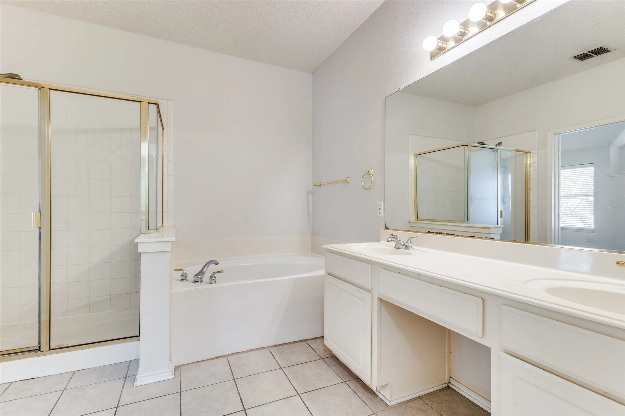 Single Family Residence For Rent in Collin County , 7046 Saint Augustine Drive, Frisco, Texas 75033, 4 Bedroom, 2 Bathroom, 2 Garage spaces, 1,995 Sqft, built in 2000, mls#21337244, Real Estate Agent in Frisco, Homes For Rent in Collin county, Homes For Rent in Frisco, Realtor in Frisco Texas, Real Estate Brokerage Independent Realty Texas, Luminita Cordes Realtor