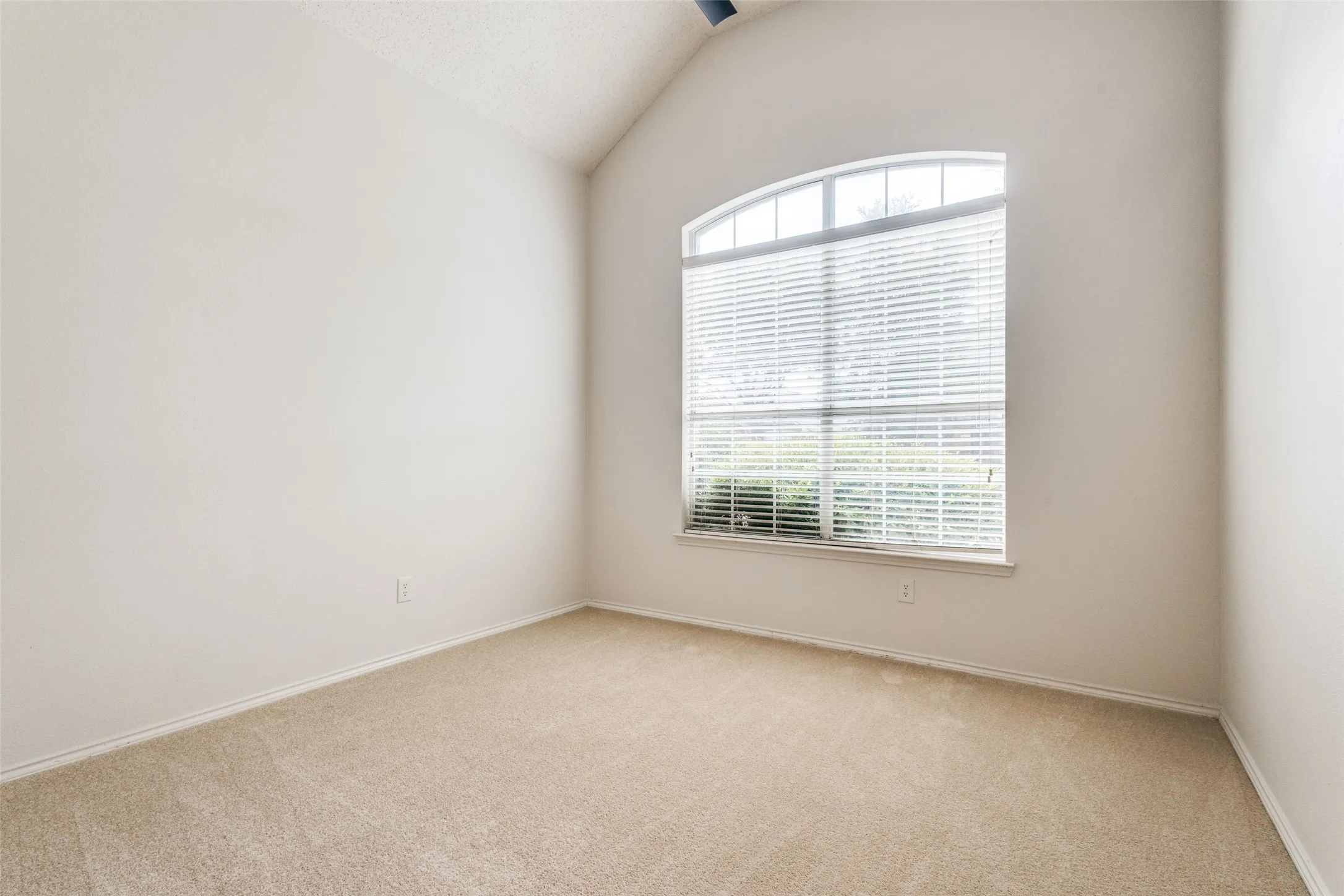 Single Family Residence For Rent in Collin County , 7046 Saint Augustine Drive, Frisco, Texas 75033, 4 Bedroom, 2 Bathroom, 2 Garage spaces, 1,995 Sqft, built in 2000, mls#21337244, Real Estate Agent in Frisco, Homes For Rent in Collin county, Homes For Rent in Frisco, Realtor in Frisco Texas, Real Estate Brokerage Independent Realty Texas, Luminita Cordes Realtor