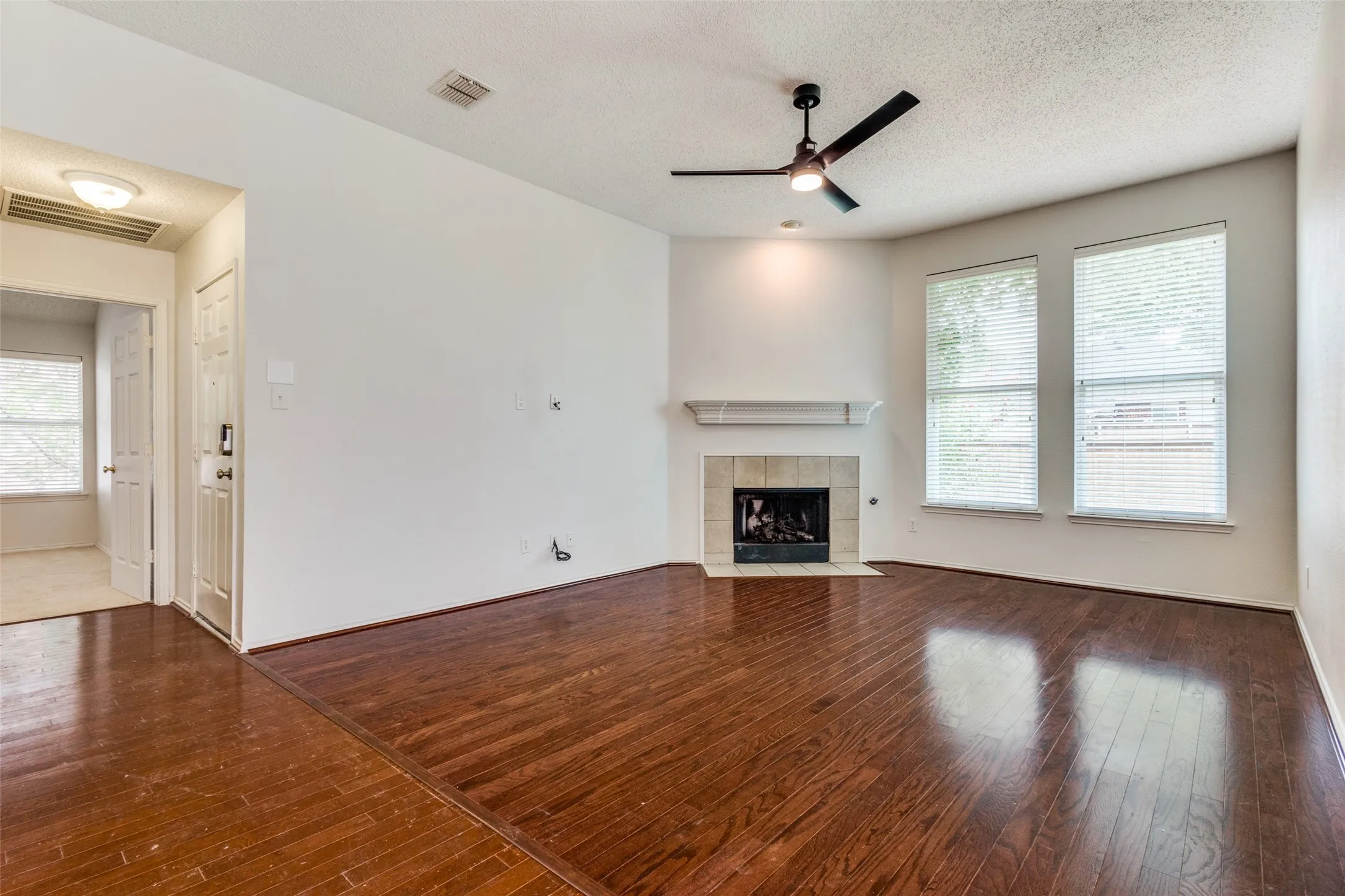 Single Family Residence For Rent in Collin County , 7046 Saint Augustine Drive, Frisco, Texas 75033, 4 Bedroom, 2 Bathroom, 2 Garage spaces, 1,995 Sqft, built in 2000, mls#21337244, Real Estate Agent in Frisco, Homes For Rent in Collin county, Homes For Rent in Frisco, Realtor in Frisco Texas, Real Estate Brokerage Independent Realty Texas, Luminita Cordes Realtor