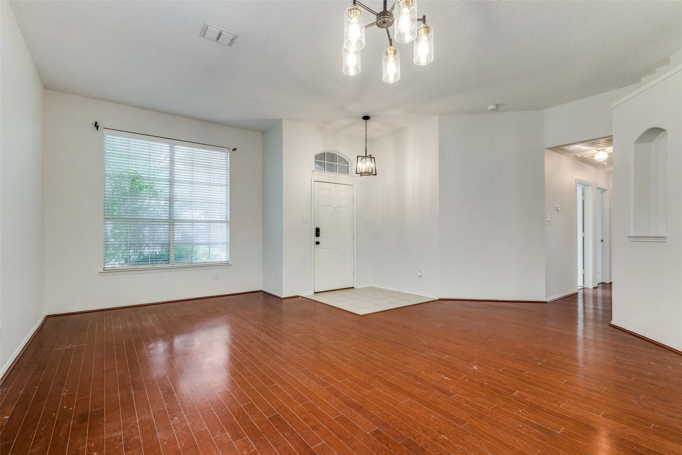 Single Family Residence For Rent in Collin County , 7046 Saint Augustine Drive, Frisco, Texas 75033, 4 Bedroom, 2 Bathroom, 2 Garage spaces, 1,995 Sqft, built in 2000, mls#21337244, Real Estate Agent in Frisco, Homes For Rent in Collin county, Homes For Rent in Frisco, Realtor in Frisco Texas, Real Estate Brokerage Independent Realty Texas, Luminita Cordes Realtor