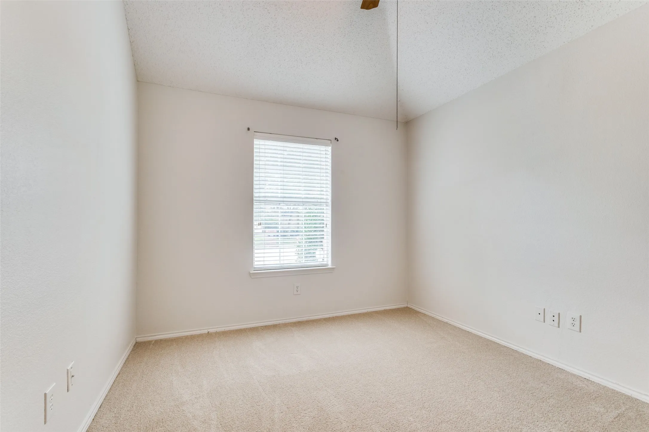 Single Family Residence For Rent in Collin County , 7046 Saint Augustine Drive, Frisco, Texas 75033, 4 Bedroom, 2 Bathroom, 2 Garage spaces, 1,995 Sqft, built in 2000, mls#21337244, Real Estate Agent in Frisco, Homes For Rent in Collin county, Homes For Rent in Frisco, Realtor in Frisco Texas, Real Estate Brokerage Independent Realty Texas, Luminita Cordes Realtor
