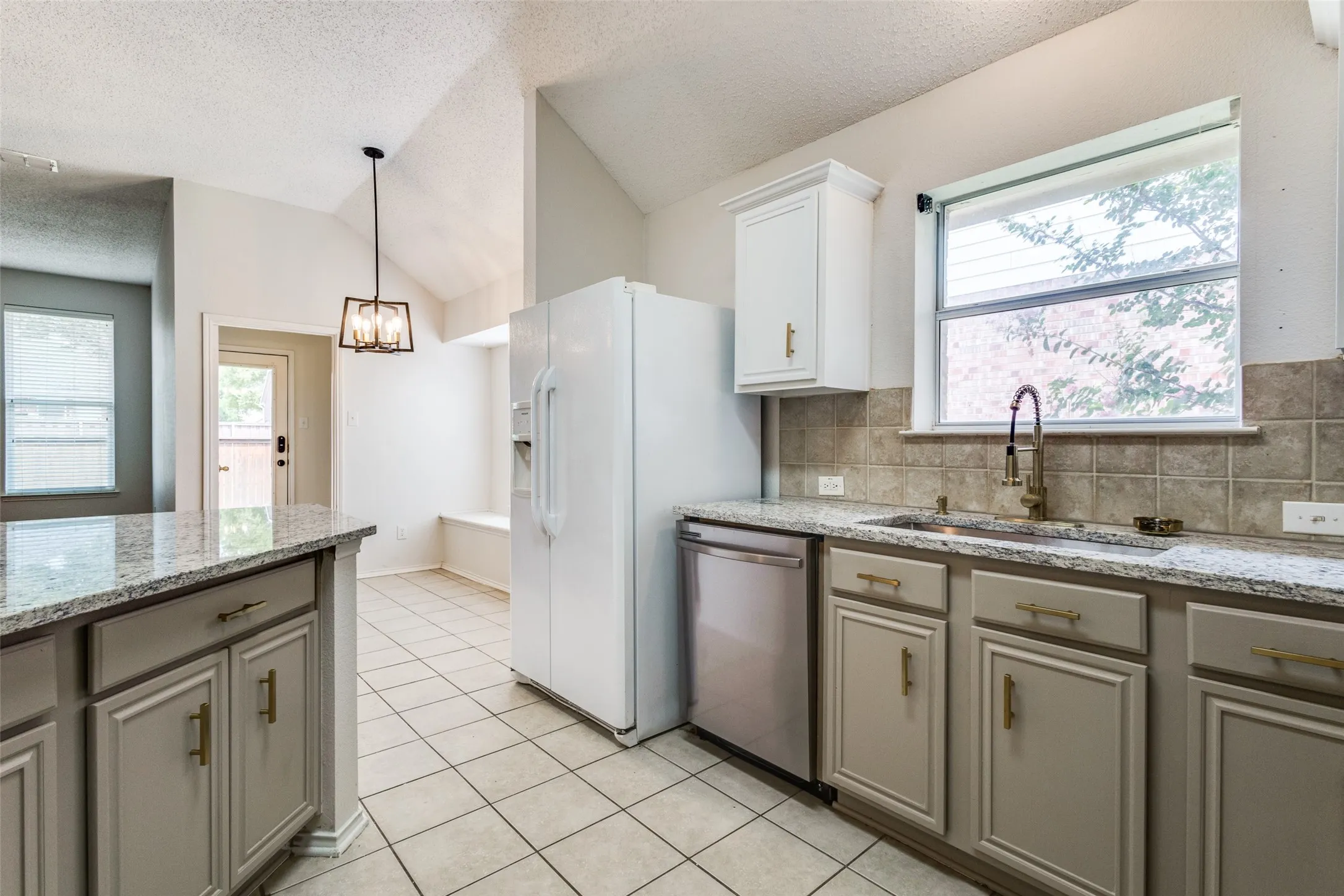 Single Family Residence For Rent in Collin County , 7046 Saint Augustine Drive, Frisco, Texas 75033, 4 Bedroom, 2 Bathroom, 2 Garage spaces, 1,995 Sqft, built in 2000, mls#21337244, Real Estate Agent in Frisco, Homes For Rent in Collin county, Homes For Rent in Frisco, Realtor in Frisco Texas, Real Estate Brokerage Independent Realty Texas, Luminita Cordes Realtor