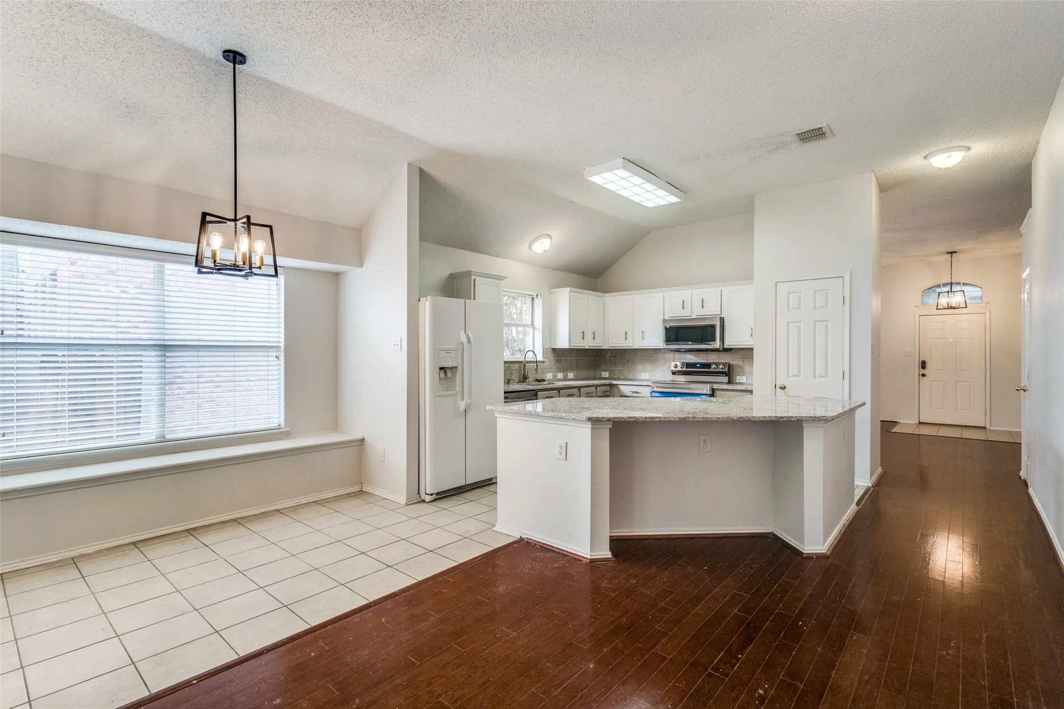 Single Family Residence For Rent in Collin County , 7046 Saint Augustine Drive, Frisco, Texas 75033, 4 Bedroom, 2 Bathroom, 2 Garage spaces, 1,995 Sqft, built in 2000, mls#21337244, Real Estate Agent in Frisco, Homes For Rent in Collin county, Homes For Rent in Frisco, Realtor in Frisco Texas, Real Estate Brokerage Independent Realty Texas, Luminita Cordes Realtor