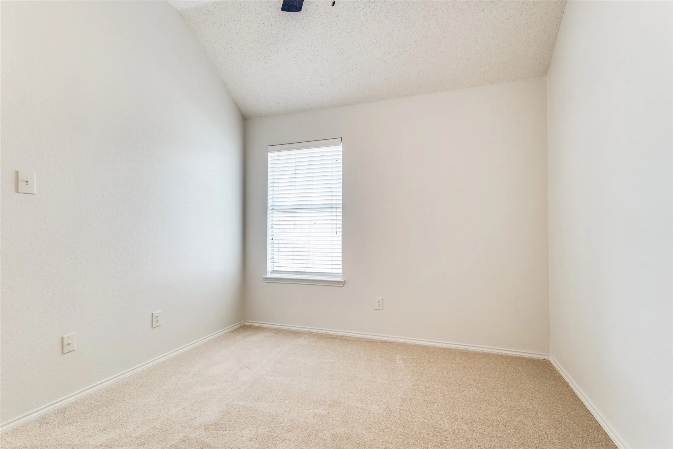 Single Family Residence For Rent in Collin County , 7046 Saint Augustine Drive, Frisco, Texas 75033, 4 Bedroom, 2 Bathroom, 2 Garage spaces, 1,995 Sqft, built in 2000, mls#21337244, Real Estate Agent in Frisco, Homes For Rent in Collin county, Homes For Rent in Frisco, Realtor in Frisco Texas, Real Estate Brokerage Independent Realty Texas, Luminita Cordes Realtor