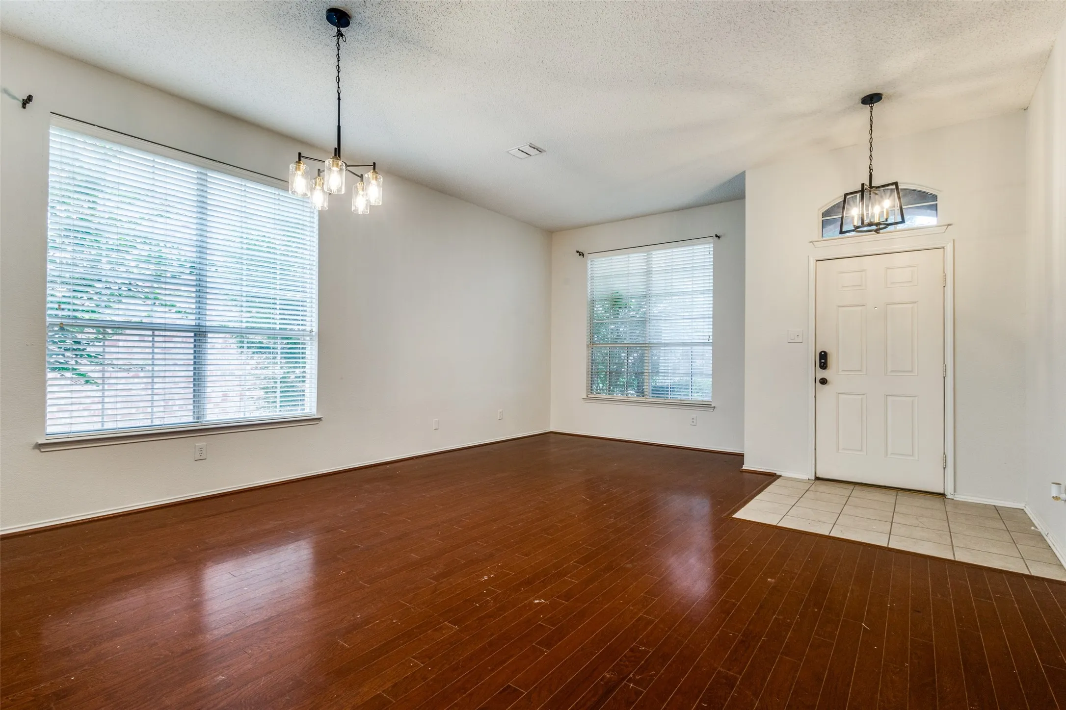 Single Family Residence For Rent in Collin County , 7046 Saint Augustine Drive, Frisco, Texas 75033, 4 Bedroom, 2 Bathroom, 2 Garage spaces, 1,995 Sqft, built in 2000, mls#21337244, Real Estate Agent in Frisco, Homes For Rent in Collin county, Homes For Rent in Frisco, Realtor in Frisco Texas, Real Estate Brokerage Independent Realty Texas, Luminita Cordes Realtor