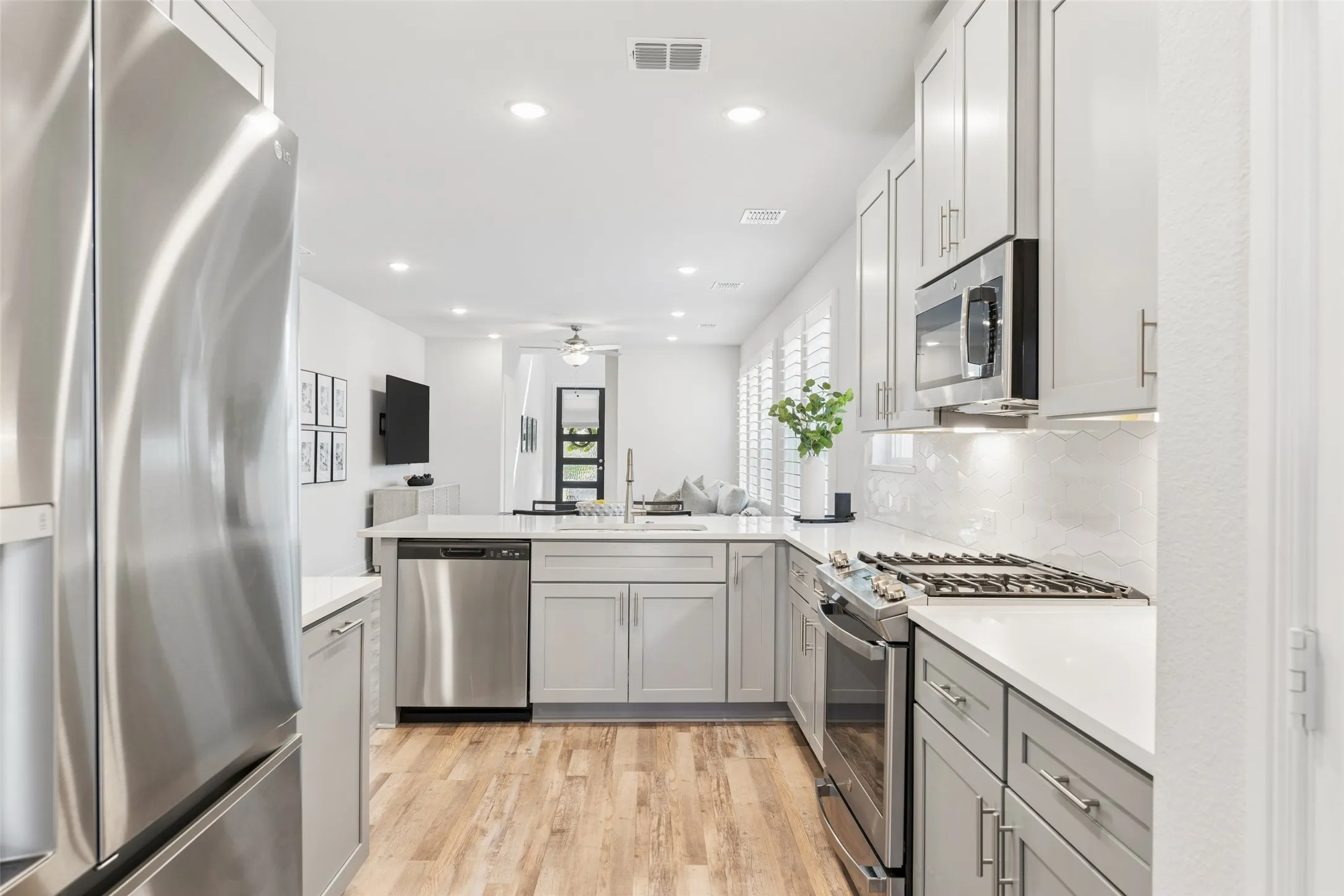Single Family Residence For Sale in Collin County , 10659 Downy Cup Drive, Frisco, Texas 75035, 5 Bedroom, 3 Bathroom, 2 Garage spaces, 2,446 Sqft, built in 2022, mls#21336631, Real Estate Agent in Frisco, Homes For Sale in Collin county, Homes For Sale in Frisco, Realtor in Frisco Texas, Real Estate Brokerage Independent Realty Texas, Luminita Cordes Realtor