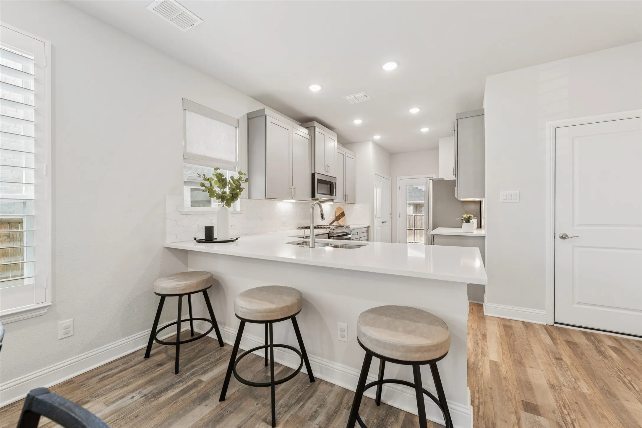 Single Family Residence For Sale in Collin County , 10659 Downy Cup Drive, Frisco, Texas 75035, 5 Bedroom, 3 Bathroom, 2 Garage spaces, 2,446 Sqft, built in 2022, mls#21336631, Real Estate Agent in Frisco, Homes For Sale in Collin county, Homes For Sale in Frisco, Realtor in Frisco Texas, Real Estate Brokerage Independent Realty Texas, Luminita Cordes Realtor