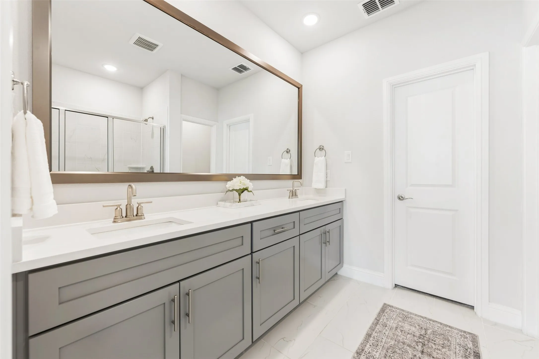 Single Family Residence For Sale in Collin County , 10659 Downy Cup Drive, Frisco, Texas 75035, 5 Bedroom, 3 Bathroom, 2 Garage spaces, 2,446 Sqft, built in 2022, mls#21336631, Real Estate Agent in Frisco, Homes For Sale in Collin county, Homes For Sale in Frisco, Realtor in Frisco Texas, Real Estate Brokerage Independent Realty Texas, Luminita Cordes Realtor