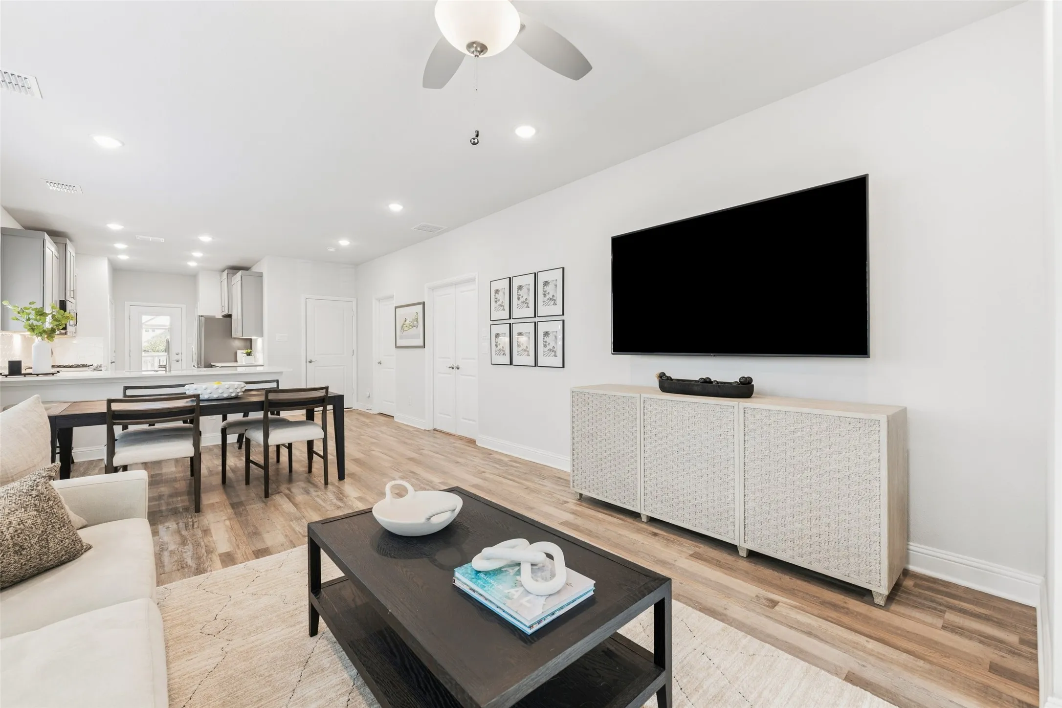 Single Family Residence For Sale in Collin County , 10659 Downy Cup Drive, Frisco, Texas 75035, 5 Bedroom, 3 Bathroom, 2 Garage spaces, 2,446 Sqft, built in 2022, mls#21336631, Real Estate Agent in Frisco, Homes For Sale in Collin county, Homes For Sale in Frisco, Realtor in Frisco Texas, Real Estate Brokerage Independent Realty Texas, Luminita Cordes Realtor