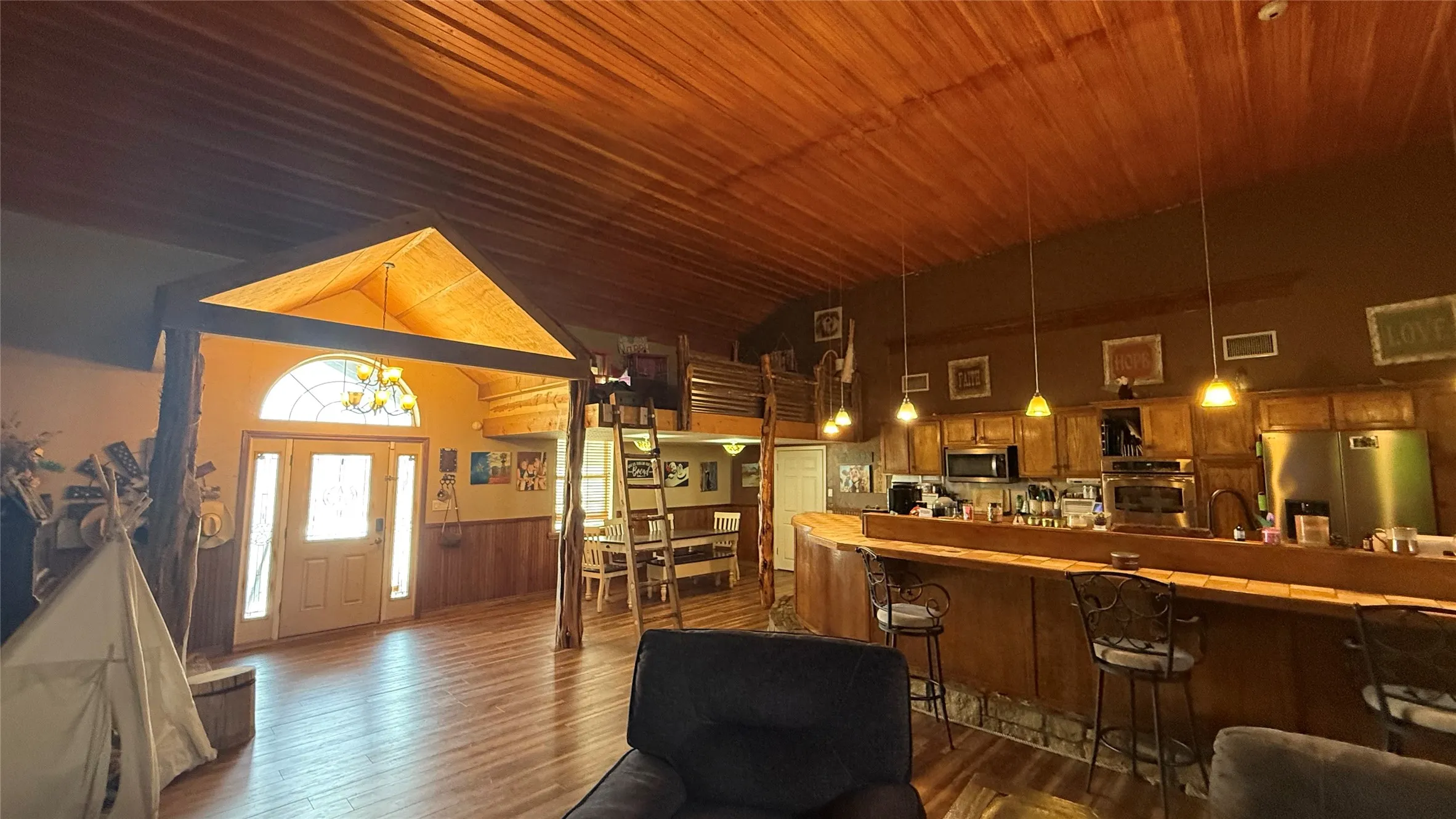 Single Family Residence For Sale in Jones County , 1302 20th Street, Anson, Texas 79501, 3 Bedroom, 2 Bathroom, 1 Garage spaces, 2,734 Sqft, built in 1999, mls#21337252, Real Estate Agent in Anson, Homes For Sale in Jones county, Homes For Sale in Anson, Realtor in Anson Texas, Real Estate Brokerage Independent Realty Texas, Luminita Cordes Realtor