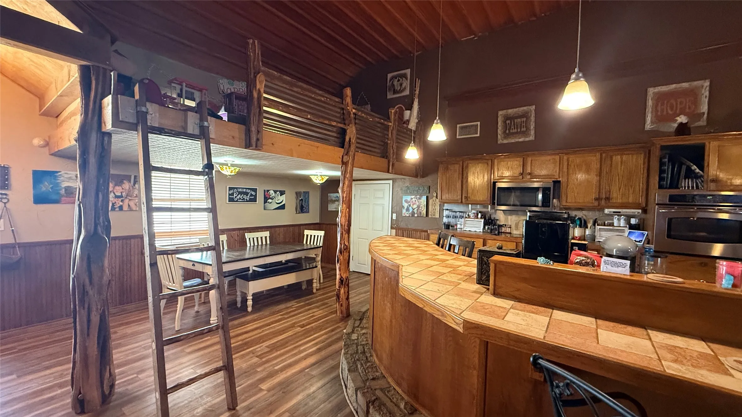 Single Family Residence For Sale in Jones County , 1302 20th Street, Anson, Texas 79501, 3 Bedroom, 2 Bathroom, 1 Garage spaces, 2,734 Sqft, built in 1999, mls#21337252, Real Estate Agent in Anson, Homes For Sale in Jones county, Homes For Sale in Anson, Realtor in Anson Texas, Real Estate Brokerage Independent Realty Texas, Luminita Cordes Realtor
