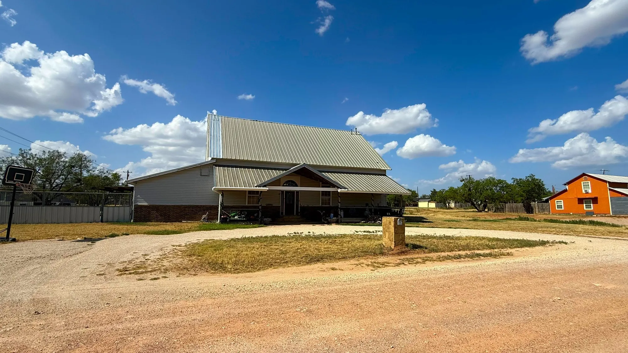 Single Family Residence For Sale in Jones County , 1302 20th Street, Anson, Texas 79501, 3 Bedroom, 2 Bathroom, 1 Garage spaces, 2,734 Sqft, built in 1999, mls#21337252, Real Estate Agent in Anson, Homes For Sale in Jones county, Homes For Sale in Anson, Realtor in Anson Texas, Real Estate Brokerage Independent Realty Texas, Luminita Cordes Realtor
