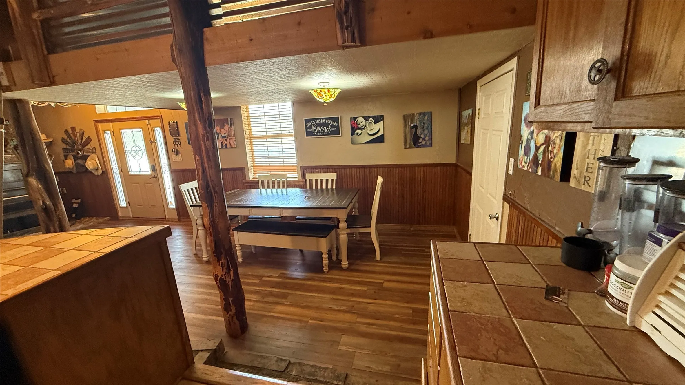 Single Family Residence For Sale in Jones County , 1302 20th Street, Anson, Texas 79501, 3 Bedroom, 2 Bathroom, 1 Garage spaces, 2,734 Sqft, built in 1999, mls#21337252, Real Estate Agent in Anson, Homes For Sale in Jones county, Homes For Sale in Anson, Realtor in Anson Texas, Real Estate Brokerage Independent Realty Texas, Luminita Cordes Realtor