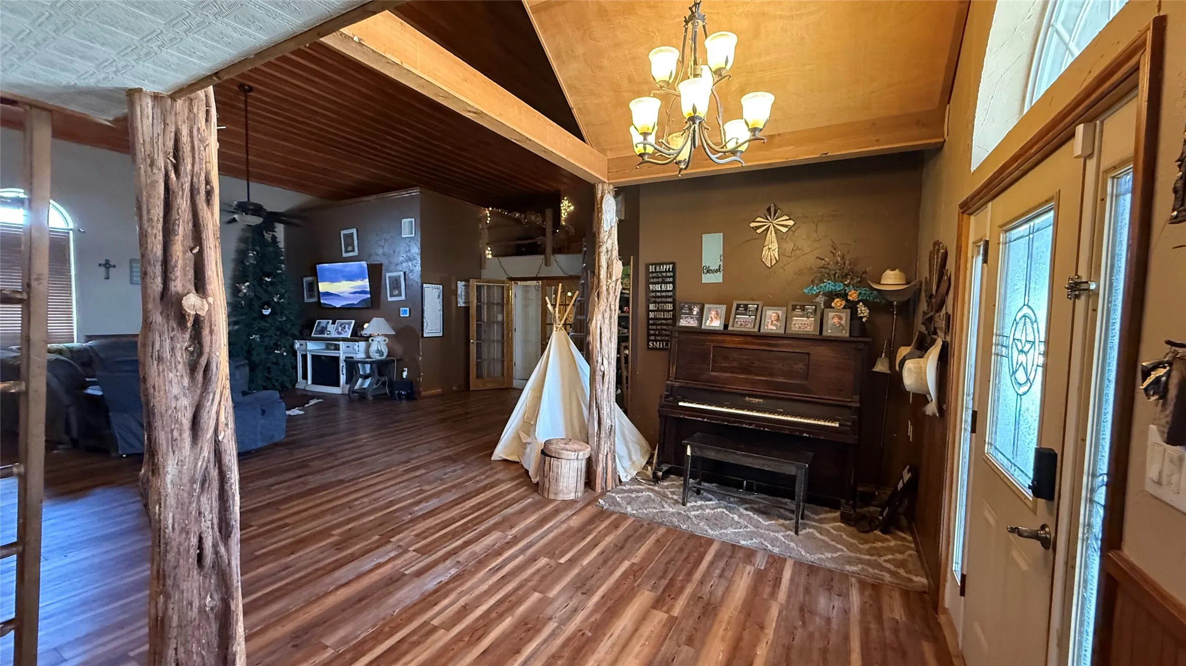 Single Family Residence For Sale in Jones County , 1302 20th Street, Anson, Texas 79501, 3 Bedroom, 2 Bathroom, 1 Garage spaces, 2,734 Sqft, built in 1999, mls#21337252, Real Estate Agent in Anson, Homes For Sale in Jones county, Homes For Sale in Anson, Realtor in Anson Texas, Real Estate Brokerage Independent Realty Texas, Luminita Cordes Realtor