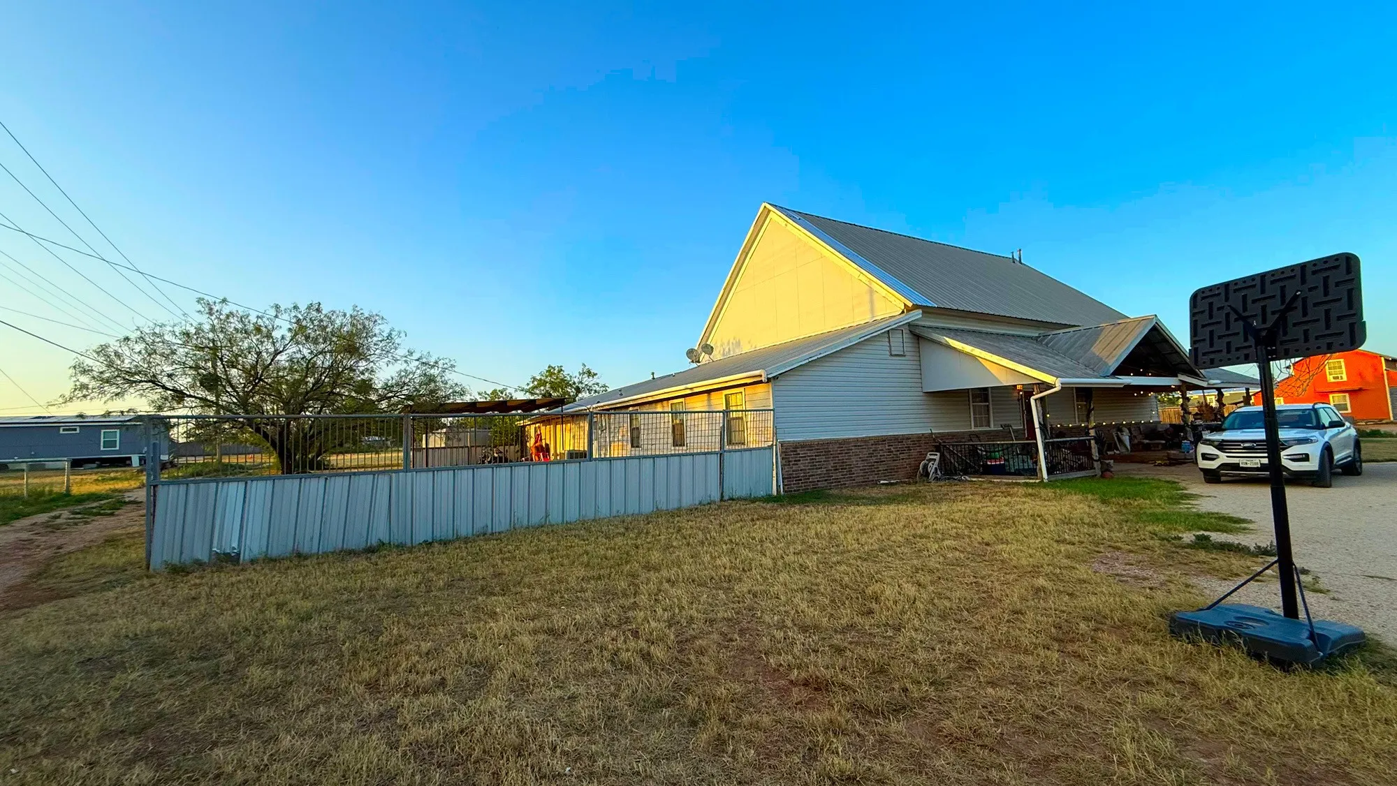 Single Family Residence For Sale in Jones County , 1302 20th Street, Anson, Texas 79501, 3 Bedroom, 2 Bathroom, 1 Garage spaces, 2,734 Sqft, built in 1999, mls#21337252, Real Estate Agent in Anson, Homes For Sale in Jones county, Homes For Sale in Anson, Realtor in Anson Texas, Real Estate Brokerage Independent Realty Texas, Luminita Cordes Realtor