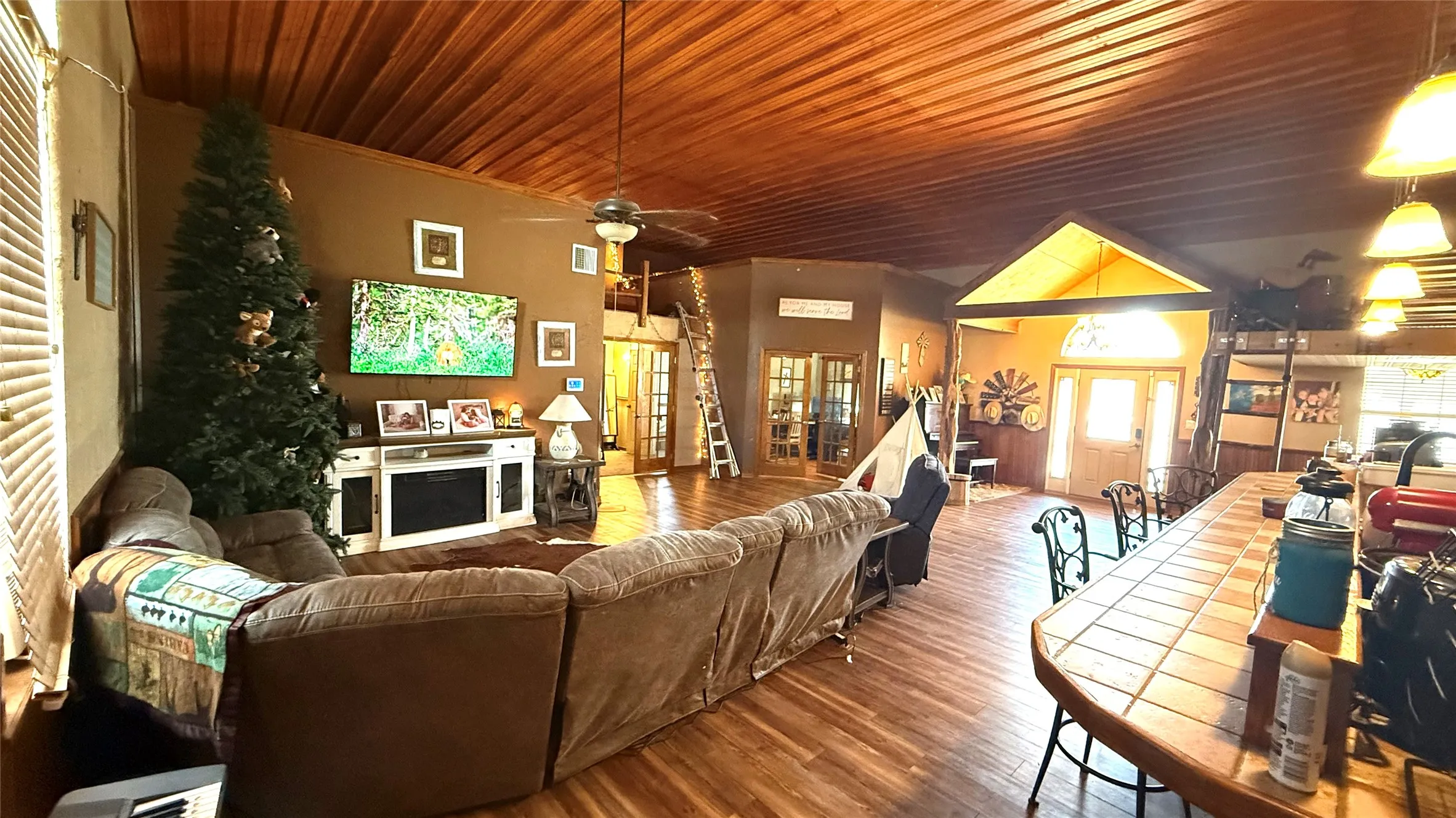 Single Family Residence For Sale in Jones County , 1302 20th Street, Anson, Texas 79501, 3 Bedroom, 2 Bathroom, 1 Garage spaces, 2,734 Sqft, built in 1999, mls#21337252, Real Estate Agent in Anson, Homes For Sale in Jones county, Homes For Sale in Anson, Realtor in Anson Texas, Real Estate Brokerage Independent Realty Texas, Luminita Cordes Realtor