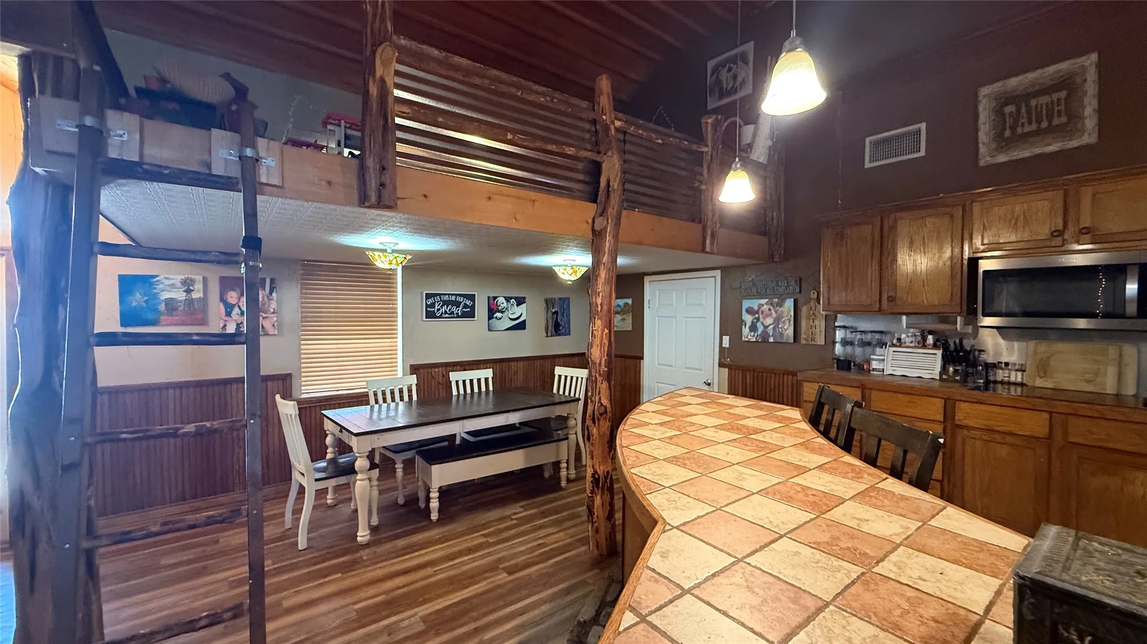 Single Family Residence For Sale in Jones County , 1302 20th Street, Anson, Texas 79501, 3 Bedroom, 2 Bathroom, 1 Garage spaces, 2,734 Sqft, built in 1999, mls#21337252, Real Estate Agent in Anson, Homes For Sale in Jones county, Homes For Sale in Anson, Realtor in Anson Texas, Real Estate Brokerage Independent Realty Texas, Luminita Cordes Realtor
