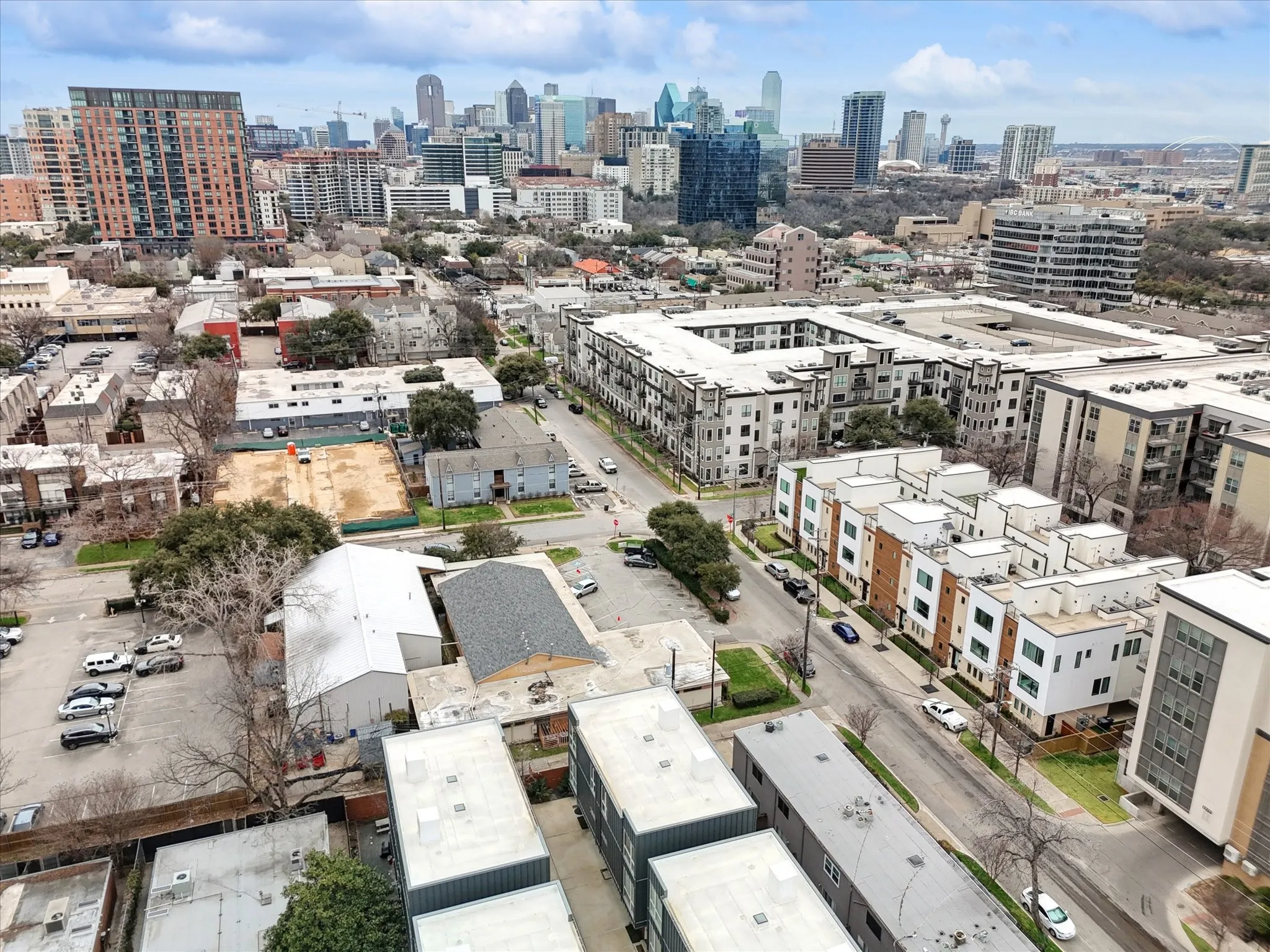 Townhouse For Rent in Dallas County , 2706 Throckmorton Street D, Dallas, Texas 75219, 2 Bedroom, 3 Bathroom, 2 Garage spaces, 1,920 Sqft, built in 2016, mls#21337248, Real Estate Agent in Dallas, Homes For Rent in Dallas county, Homes For Rent in Dallas, Realtor in Dallas Texas, Real Estate Brokerage Independent Realty Texas, Luminita Cordes Realtor