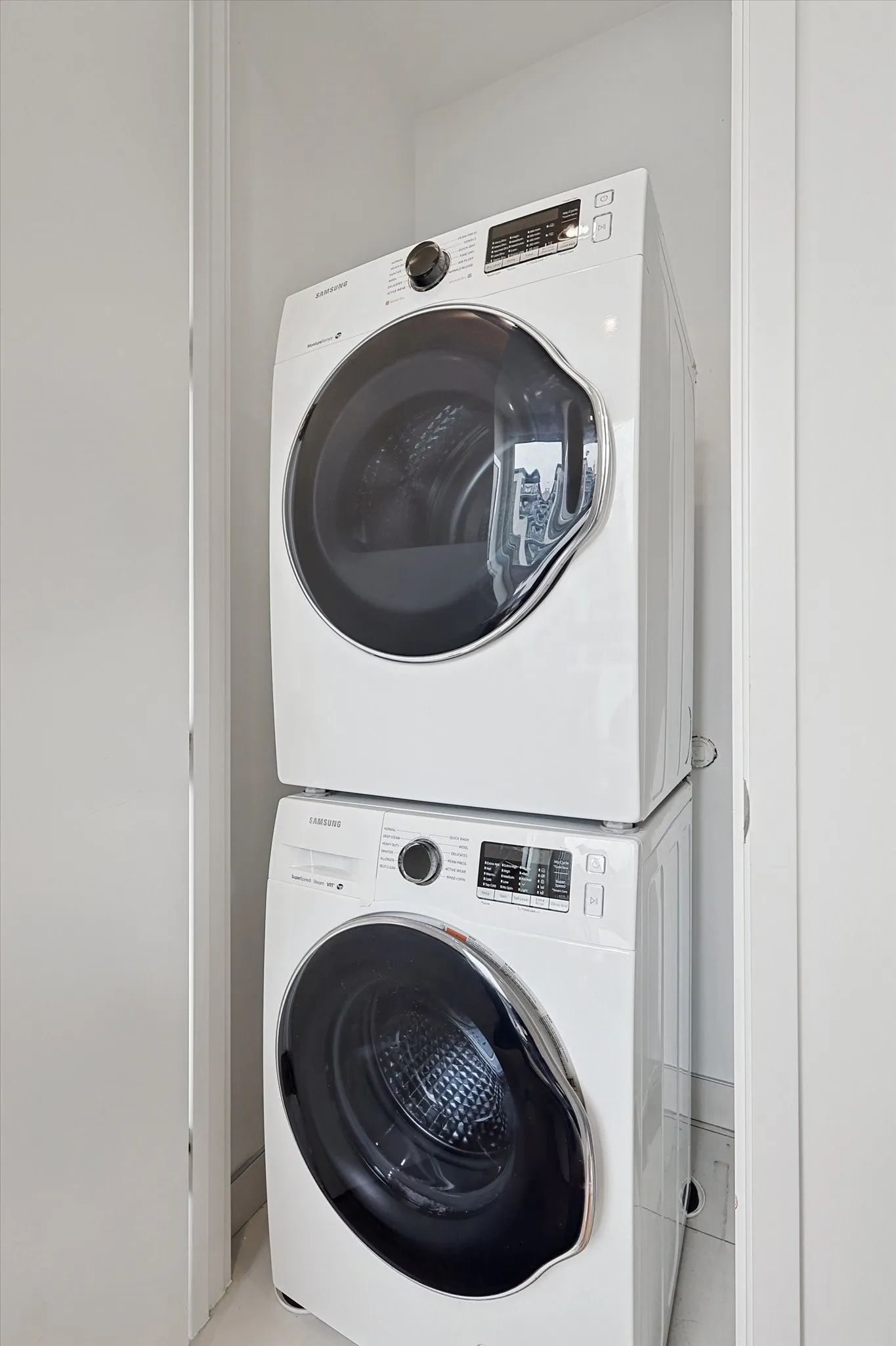 Townhouse For Rent in Dallas County , 2706 Throckmorton Street D, Dallas, Texas 75219, 2 Bedroom, 3 Bathroom, 2 Garage spaces, 1,920 Sqft, built in 2016, mls#21337248, Real Estate Agent in Dallas, Homes For Rent in Dallas county, Homes For Rent in Dallas, Realtor in Dallas Texas, Real Estate Brokerage Independent Realty Texas, Luminita Cordes Realtor