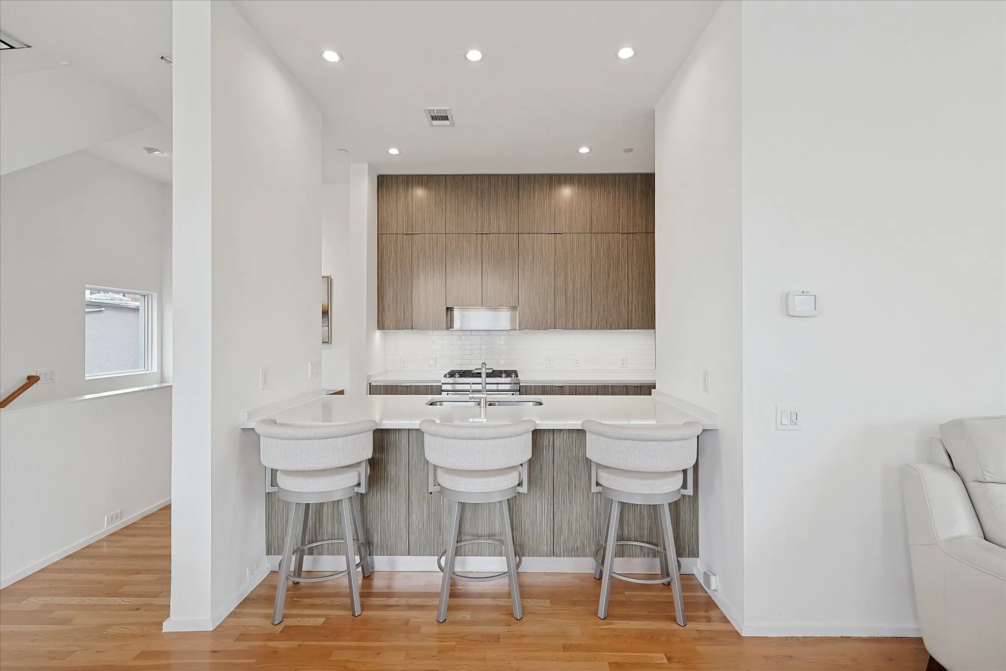 Townhouse For Rent in Dallas County , 2706 Throckmorton Street D, Dallas, Texas 75219, 2 Bedroom, 3 Bathroom, 2 Garage spaces, 1,920 Sqft, built in 2016, mls#21337248, Real Estate Agent in Dallas, Homes For Rent in Dallas county, Homes For Rent in Dallas, Realtor in Dallas Texas, Real Estate Brokerage Independent Realty Texas, Luminita Cordes Realtor
