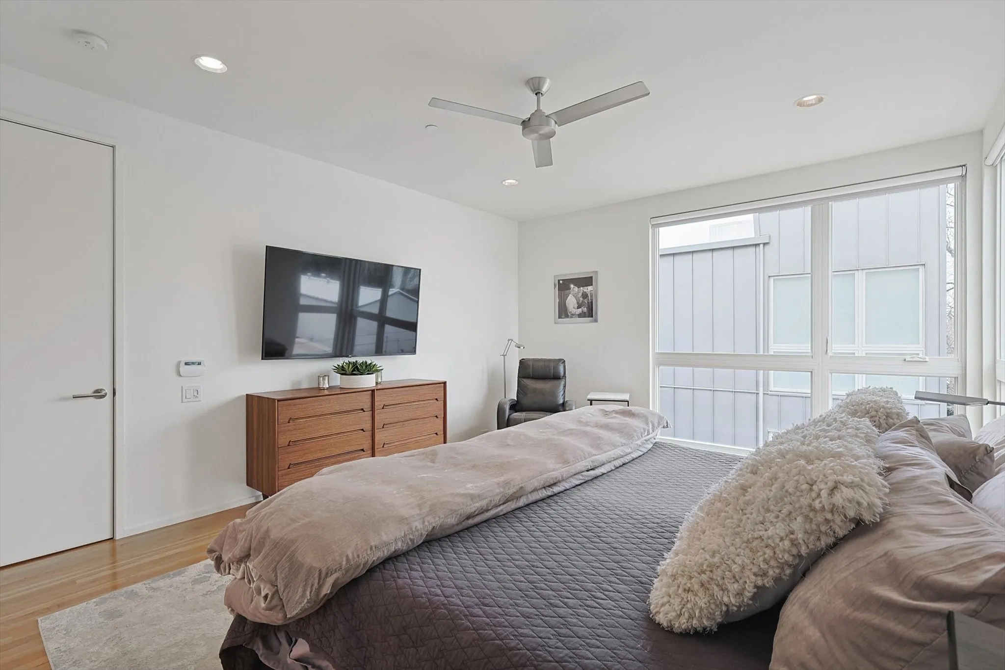 Townhouse For Rent in Dallas County , 2706 Throckmorton Street D, Dallas, Texas 75219, 2 Bedroom, 3 Bathroom, 2 Garage spaces, 1,920 Sqft, built in 2016, mls#21337248, Real Estate Agent in Dallas, Homes For Rent in Dallas county, Homes For Rent in Dallas, Realtor in Dallas Texas, Real Estate Brokerage Independent Realty Texas, Luminita Cordes Realtor
