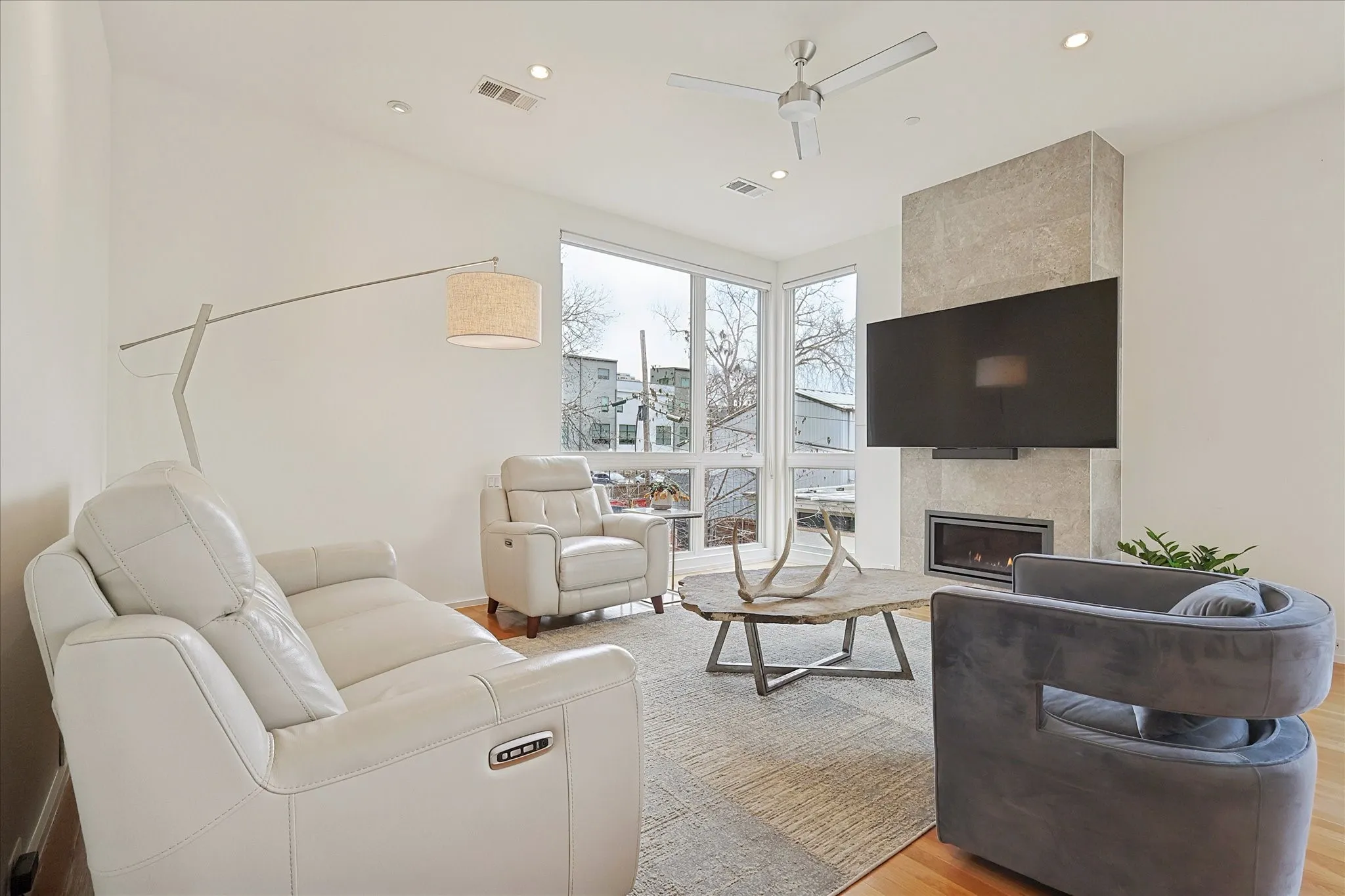 Townhouse For Rent in Dallas County , 2706 Throckmorton Street D, Dallas, Texas 75219, 2 Bedroom, 3 Bathroom, 2 Garage spaces, 1,920 Sqft, built in 2016, mls#21337248, Real Estate Agent in Dallas, Homes For Rent in Dallas county, Homes For Rent in Dallas, Realtor in Dallas Texas, Real Estate Brokerage Independent Realty Texas, Luminita Cordes Realtor