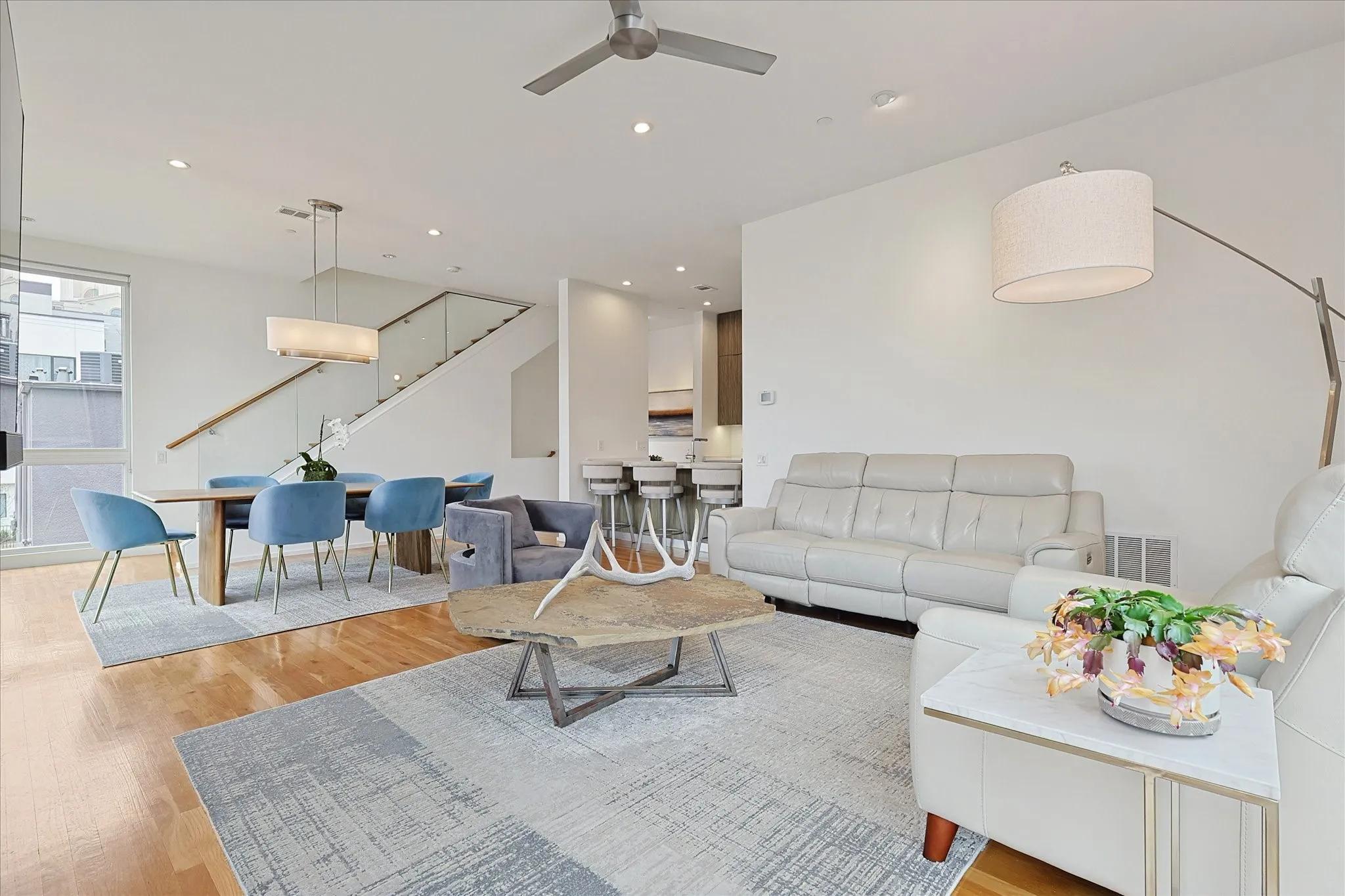 Townhouse For Rent in Dallas County , 2706 Throckmorton Street D, Dallas, Texas 75219, 2 Bedroom, 3 Bathroom, 2 Garage spaces, 1,920 Sqft, built in 2016, mls#21337248, Real Estate Agent in Dallas, Homes For Rent in Dallas county, Homes For Rent in Dallas, Realtor in Dallas Texas, Real Estate Brokerage Independent Realty Texas, Luminita Cordes Realtor