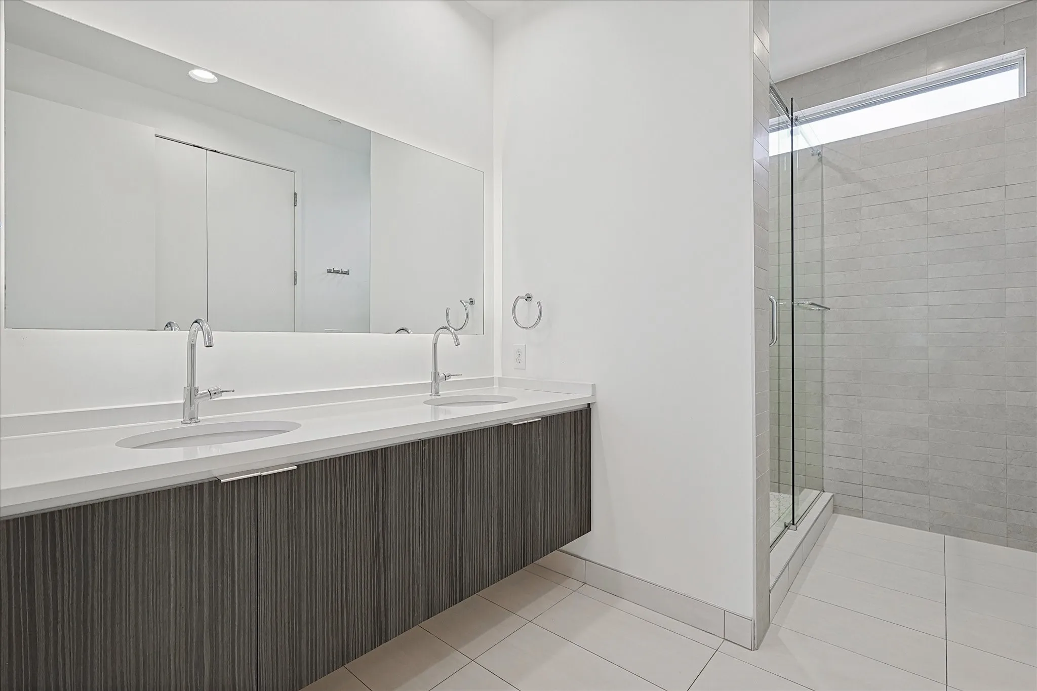 Townhouse For Rent in Dallas County , 2706 Throckmorton Street D, Dallas, Texas 75219, 2 Bedroom, 3 Bathroom, 2 Garage spaces, 1,920 Sqft, built in 2016, mls#21337248, Real Estate Agent in Dallas, Homes For Rent in Dallas county, Homes For Rent in Dallas, Realtor in Dallas Texas, Real Estate Brokerage Independent Realty Texas, Luminita Cordes Realtor