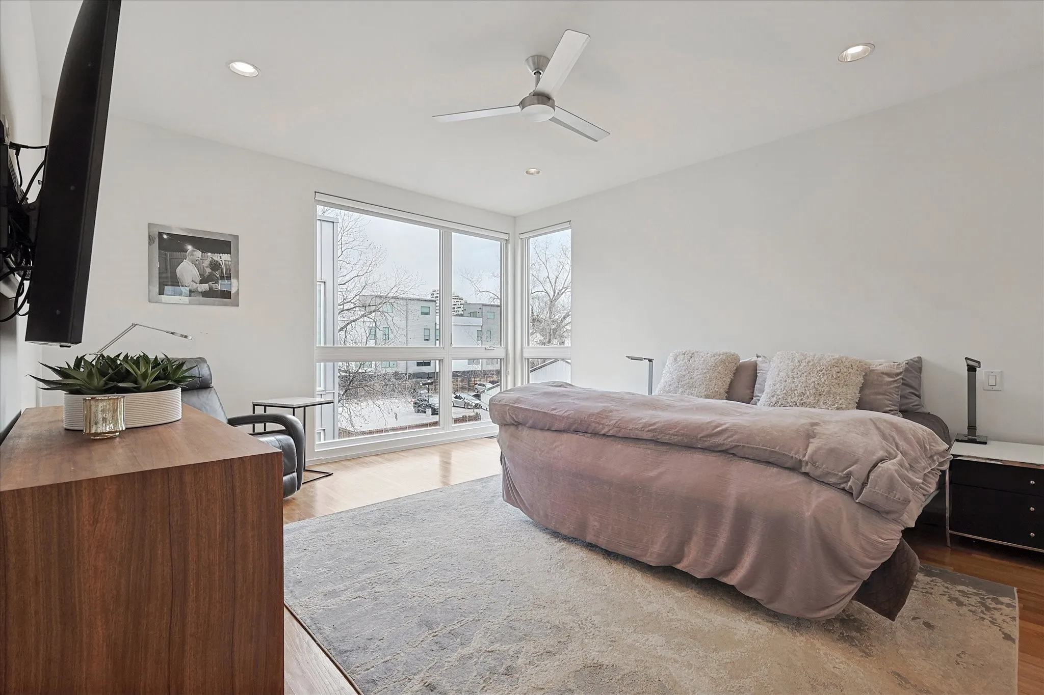 Townhouse For Rent in Dallas County , 2706 Throckmorton Street D, Dallas, Texas 75219, 2 Bedroom, 3 Bathroom, 2 Garage spaces, 1,920 Sqft, built in 2016, mls#21337248, Real Estate Agent in Dallas, Homes For Rent in Dallas county, Homes For Rent in Dallas, Realtor in Dallas Texas, Real Estate Brokerage Independent Realty Texas, Luminita Cordes Realtor