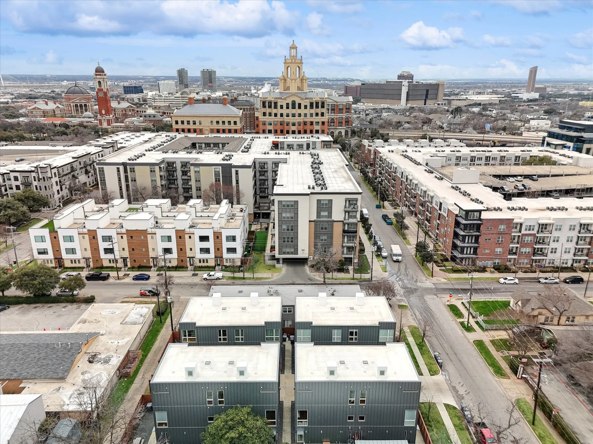 Townhouse For Rent in Dallas County , 2706 Throckmorton Street D, Dallas, Texas 75219, 2 Bedroom, 3 Bathroom, 2 Garage spaces, 1,920 Sqft, built in 2016, mls#21337248, Real Estate Agent in Dallas, Homes For Rent in Dallas county, Homes For Rent in Dallas, Realtor in Dallas Texas, Real Estate Brokerage Independent Realty Texas, Luminita Cordes Realtor
