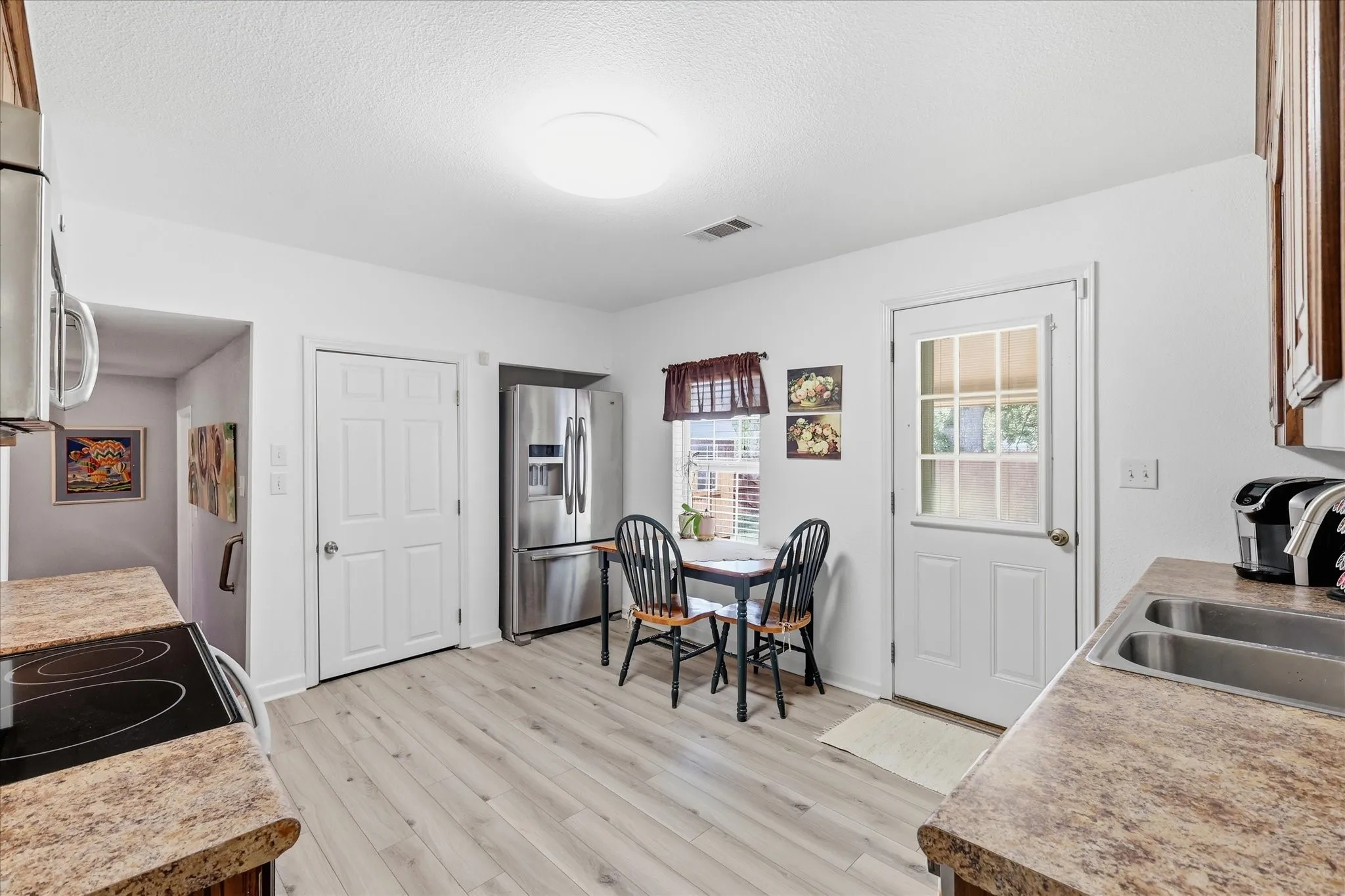 Single Family Residence For Sale in Grayson County , 116 Pecan Street, Whitesboro, Texas 76273, 3 Bedroom, 1 Bathroom, Garage spaces, 1,068 Sqft, built in 1960, mls#21336542, Real Estate Agent in Whitesboro, Homes For Sale in Grayson county, Homes For Sale in Whitesboro, Realtor in Whitesboro Texas, Real Estate Brokerage Independent Realty Texas, Luminita Cordes Realtor