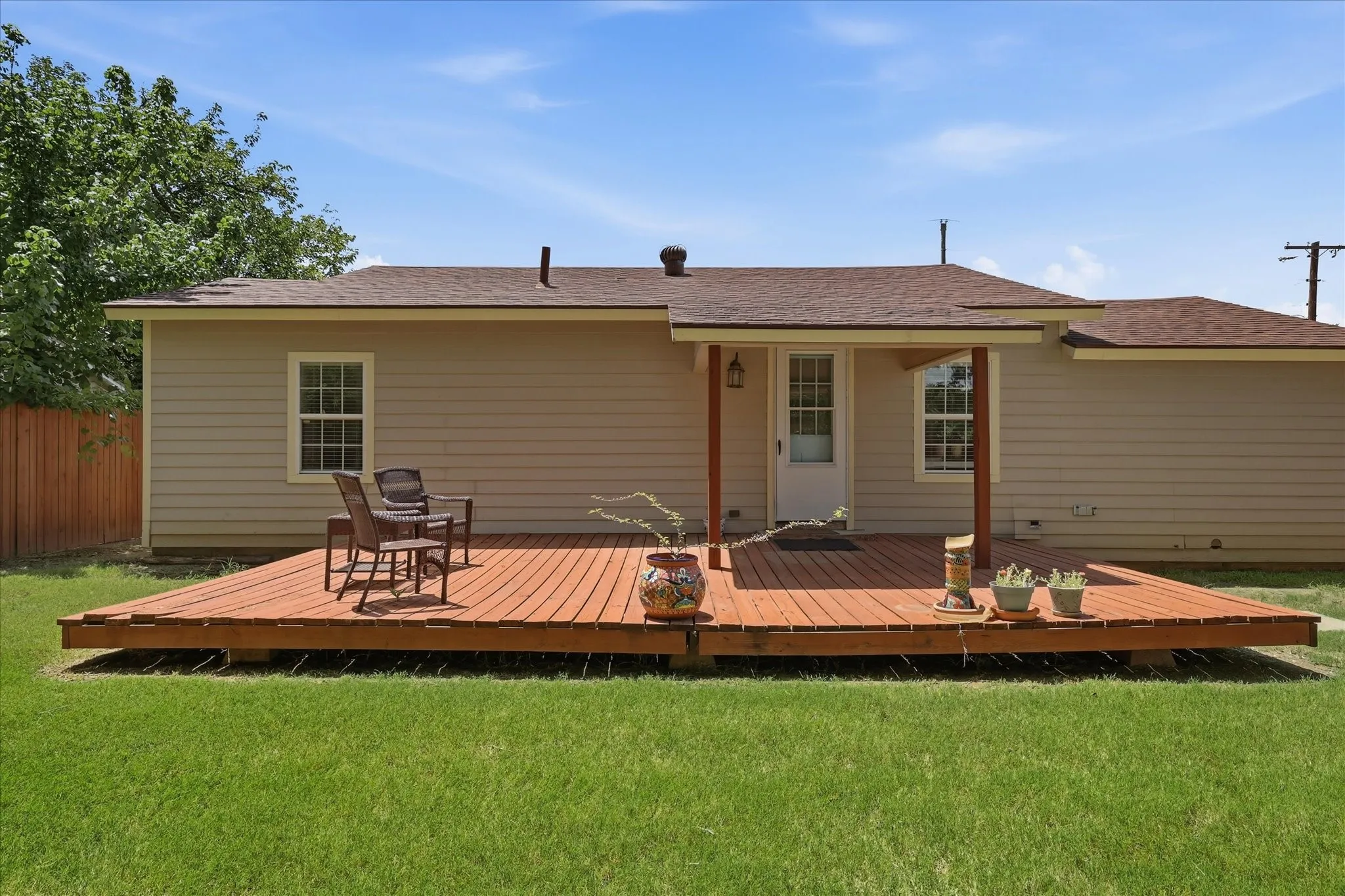 Single Family Residence For Sale in Grayson County , 116 Pecan Street, Whitesboro, Texas 76273, 3 Bedroom, 1 Bathroom, Garage spaces, 1,068 Sqft, built in 1960, mls#21336542, Real Estate Agent in Whitesboro, Homes For Sale in Grayson county, Homes For Sale in Whitesboro, Realtor in Whitesboro Texas, Real Estate Brokerage Independent Realty Texas, Luminita Cordes Realtor