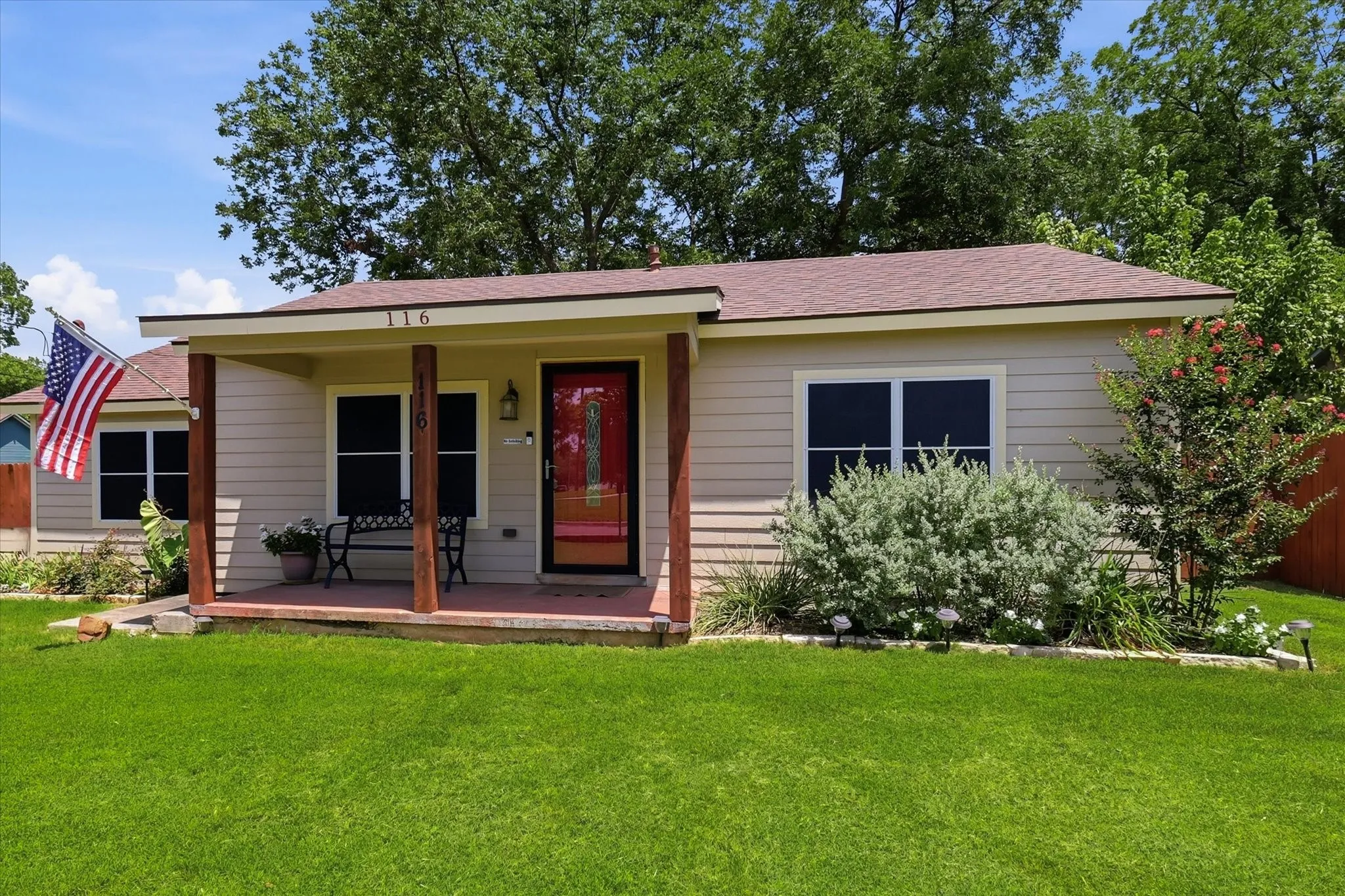Single Family Residence For Sale in Grayson County , 116 Pecan Street, Whitesboro, Texas 76273, 3 Bedroom, 1 Bathroom, Garage spaces, 1,068 Sqft, built in 1960, mls#21336542, Real Estate Agent in Whitesboro, Homes For Sale in Grayson county, Homes For Sale in Whitesboro, Realtor in Whitesboro Texas, Real Estate Brokerage Independent Realty Texas, Luminita Cordes Realtor