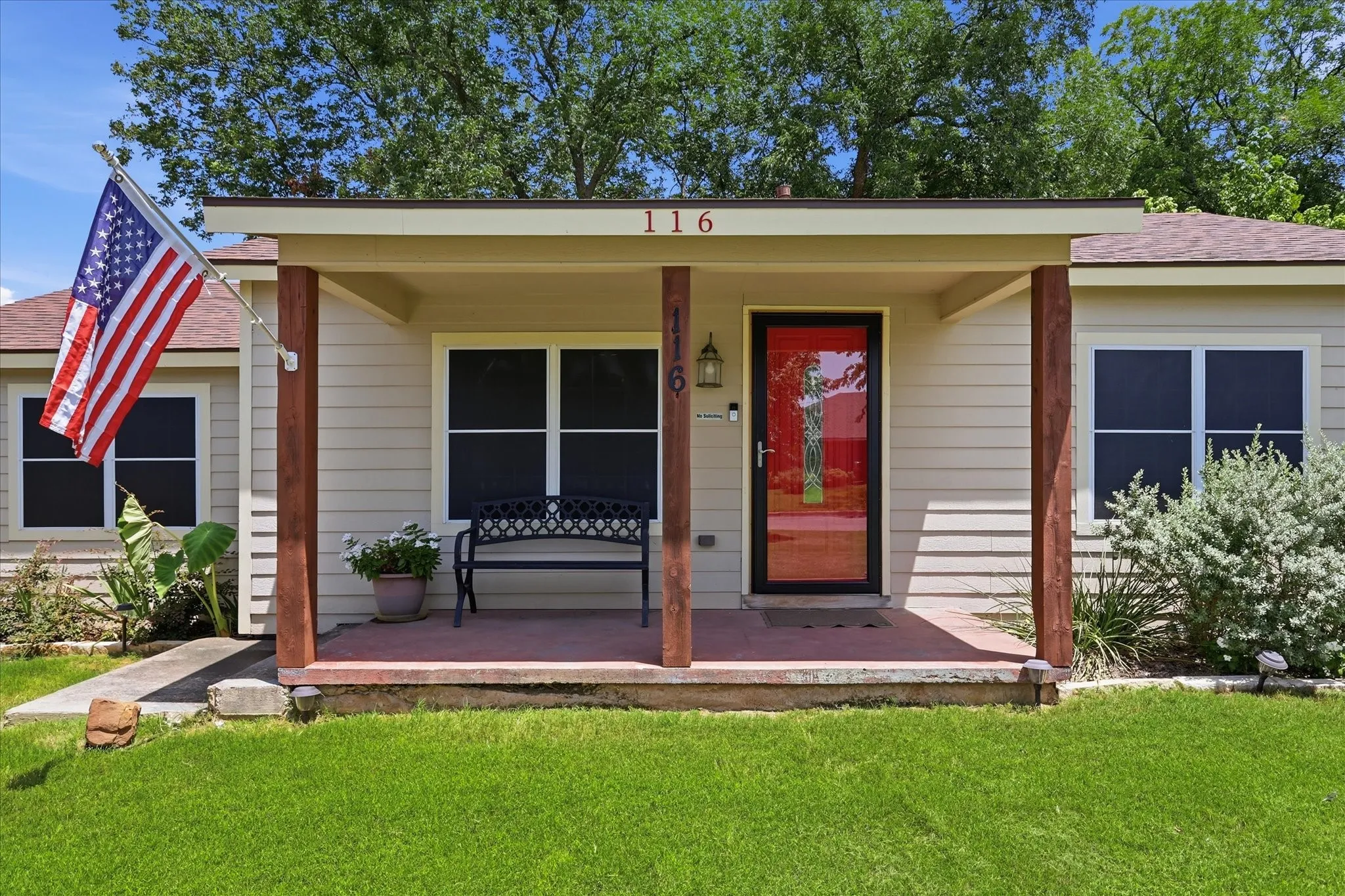 Single Family Residence For Sale in Grayson County , 116 Pecan Street, Whitesboro, Texas 76273, 3 Bedroom, 1 Bathroom, Garage spaces, 1,068 Sqft, built in 1960, mls#21336542, Real Estate Agent in Whitesboro, Homes For Sale in Grayson county, Homes For Sale in Whitesboro, Realtor in Whitesboro Texas, Real Estate Brokerage Independent Realty Texas, Luminita Cordes Realtor