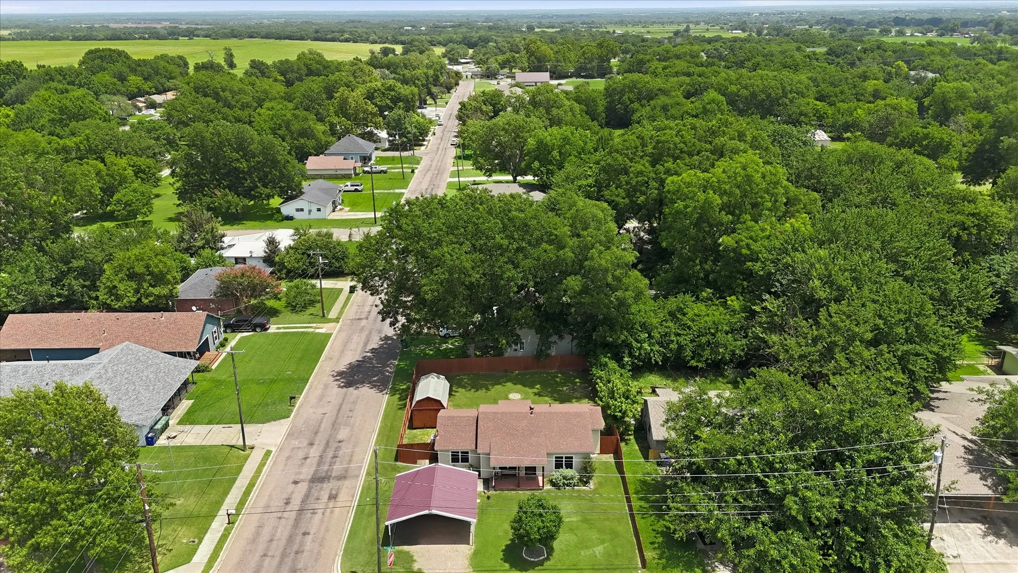 Single Family Residence For Sale in Grayson County , 116 Pecan Street, Whitesboro, Texas 76273, 3 Bedroom, 1 Bathroom, Garage spaces, 1,068 Sqft, built in 1960, mls#21336542, Real Estate Agent in Whitesboro, Homes For Sale in Grayson county, Homes For Sale in Whitesboro, Realtor in Whitesboro Texas, Real Estate Brokerage Independent Realty Texas, Luminita Cordes Realtor