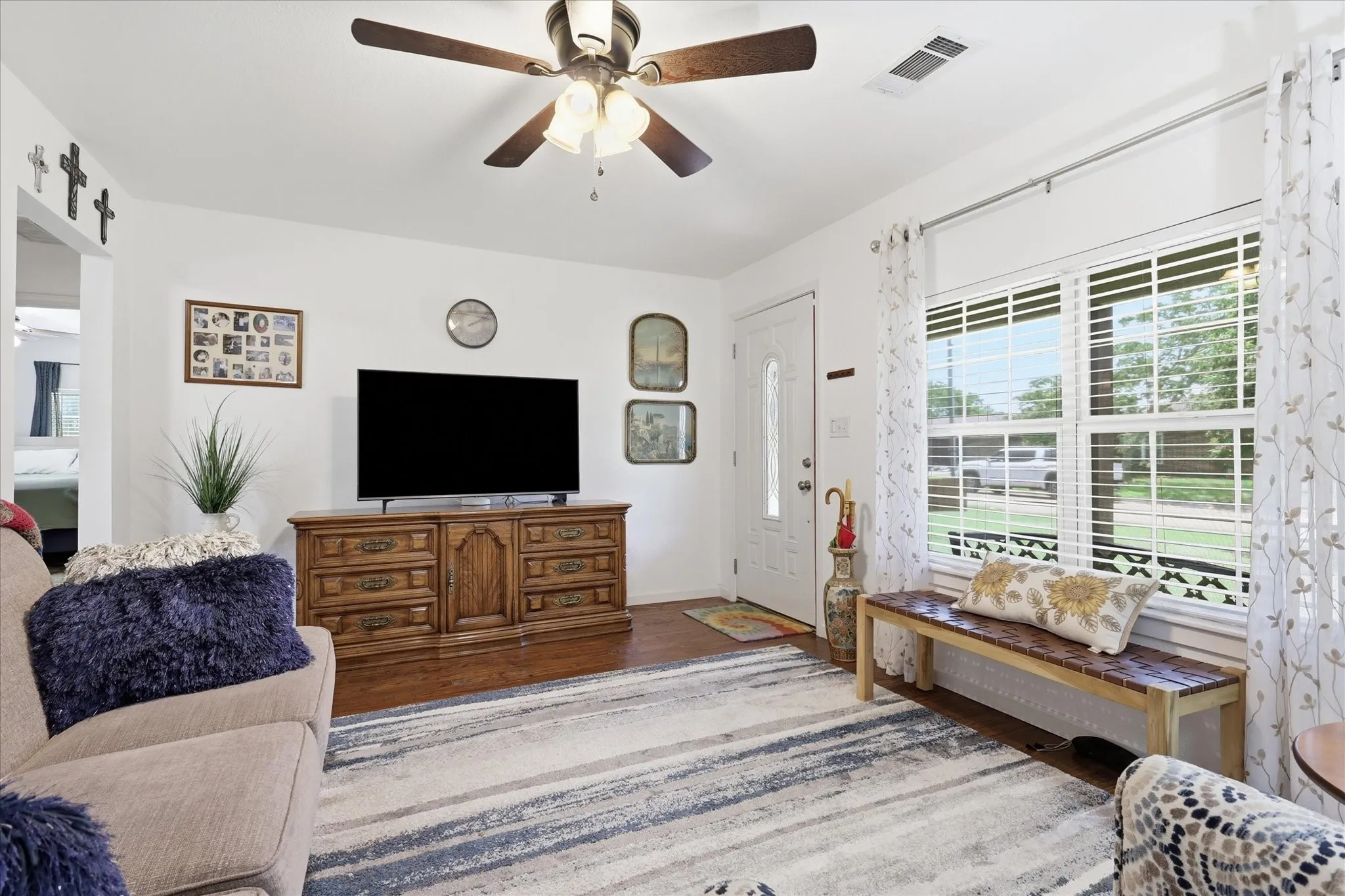 Single Family Residence For Sale in Grayson County , 116 Pecan Street, Whitesboro, Texas 76273, 3 Bedroom, 1 Bathroom, Garage spaces, 1,068 Sqft, built in 1960, mls#21336542, Real Estate Agent in Whitesboro, Homes For Sale in Grayson county, Homes For Sale in Whitesboro, Realtor in Whitesboro Texas, Real Estate Brokerage Independent Realty Texas, Luminita Cordes Realtor