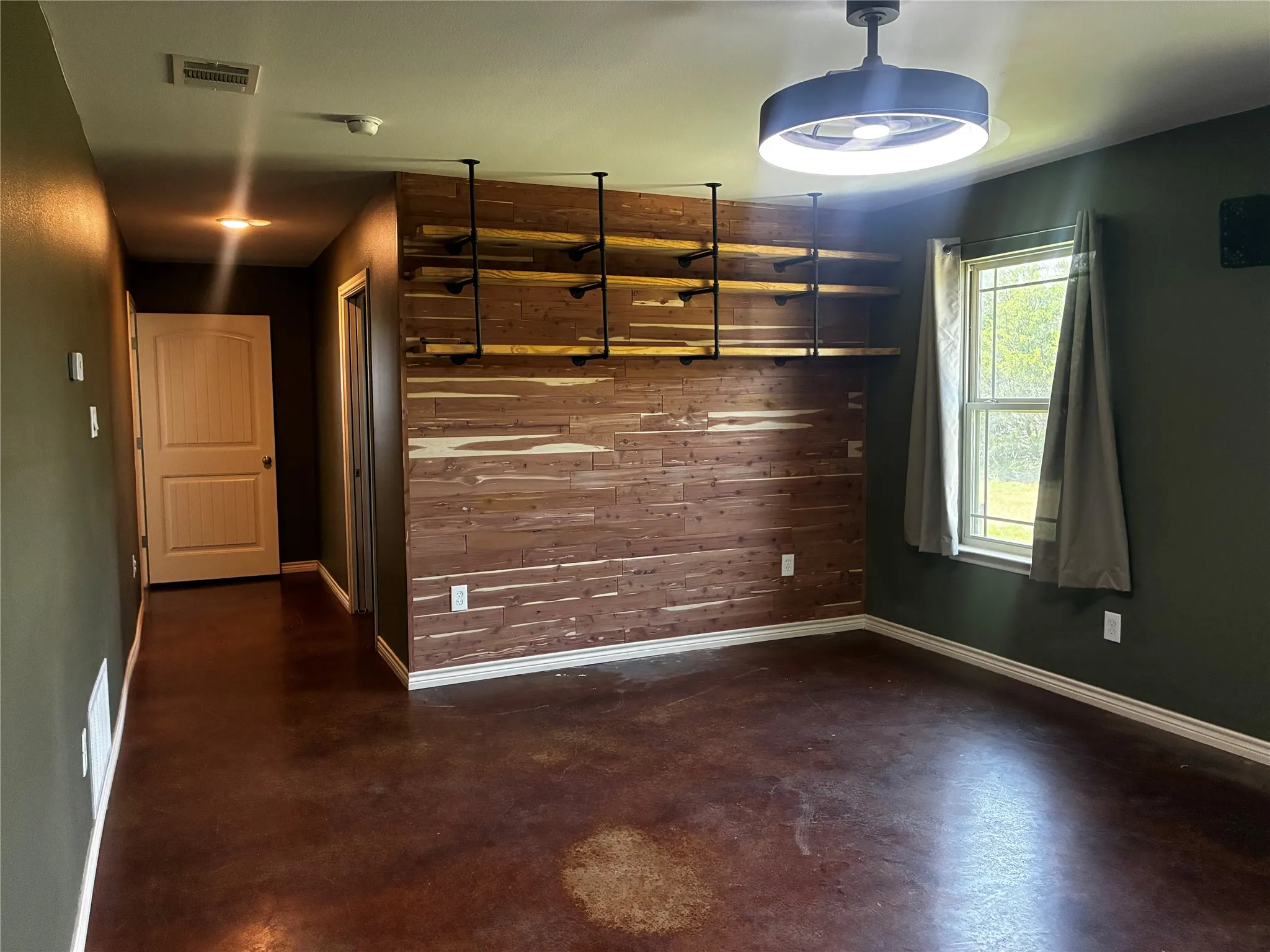 Single Family Residence For Sale in Lampasas County , 23748 N US Highway 281, Lampasas, Texas 76550, 3 Bedrooms, 3 Bathrooms, Garage spaces, 2,000 Sqft, built in 2018, Price $495,000, mls#21336298, Real Estate Agent in Lampasas, Homes For Sale in Lampasas county, Homes For Sale in Lampasas, Realtor in Lampasas Texas, Real Estate Brokerage Independent Realty Texas, Luminita Cordes Realtor